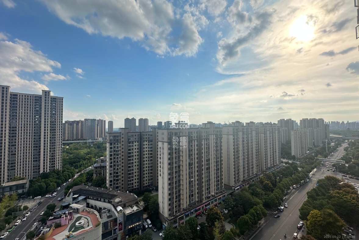 COCO蜜城 3室2厅1卫 2500.0元/月 COCO蜜城 3室2厅1卫 2500.0元/月室内图