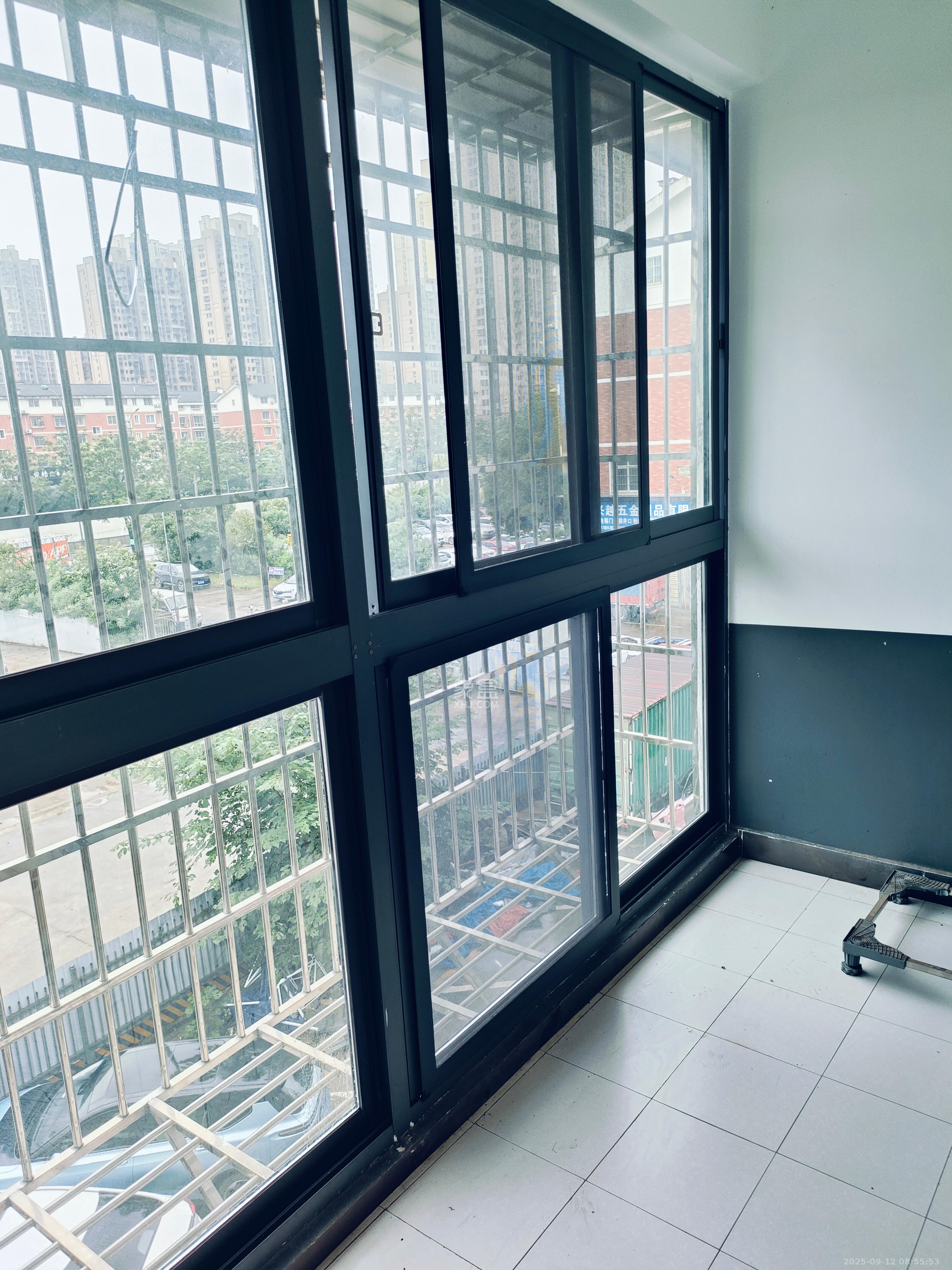 金鹰机电大市场  2室2厅1卫    1300.0元/月室内图