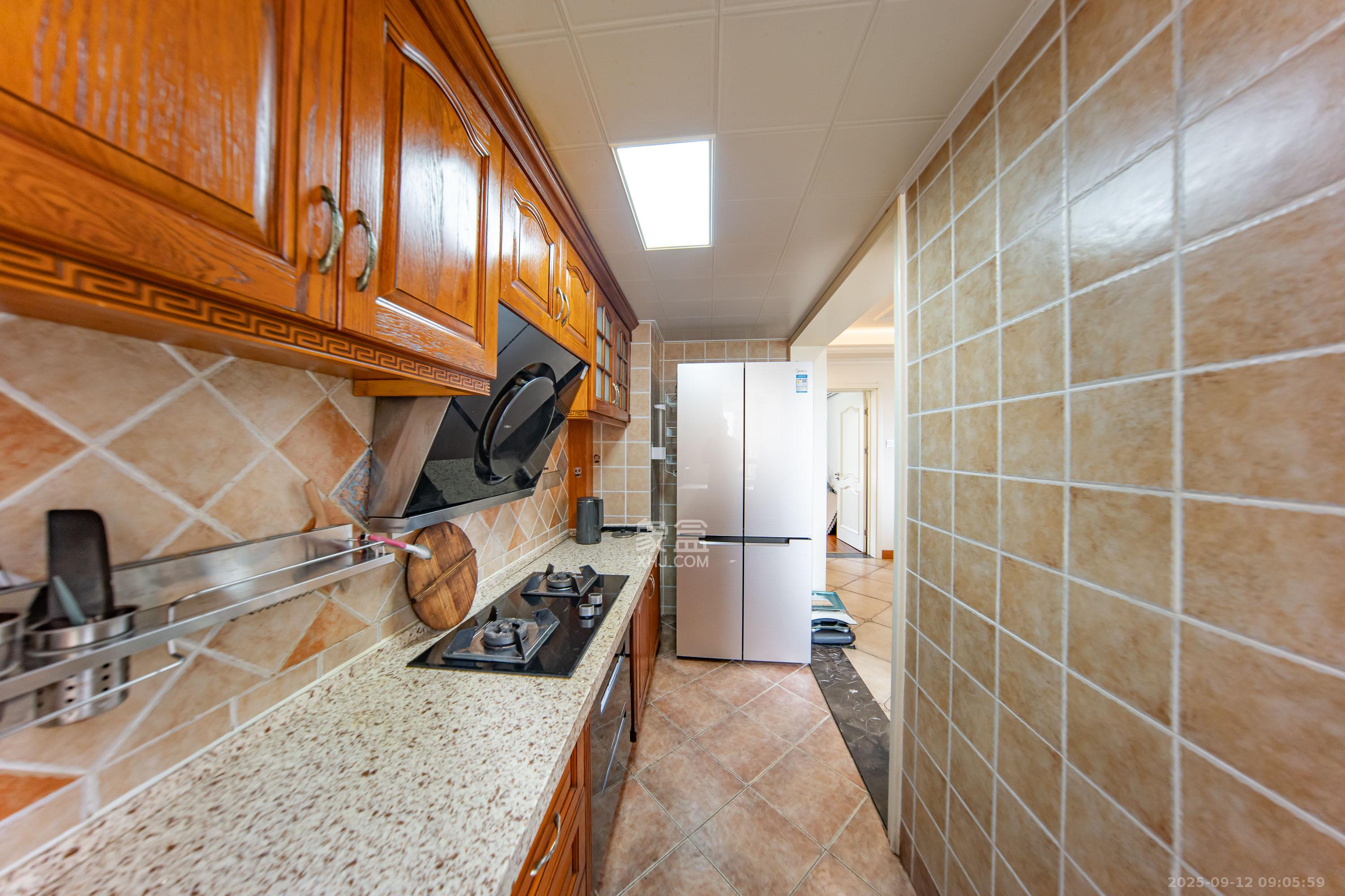 华润橡树湾 3室2厅2卫 95.98万 华润橡树湾 3室2厅2卫 95.98万厨房