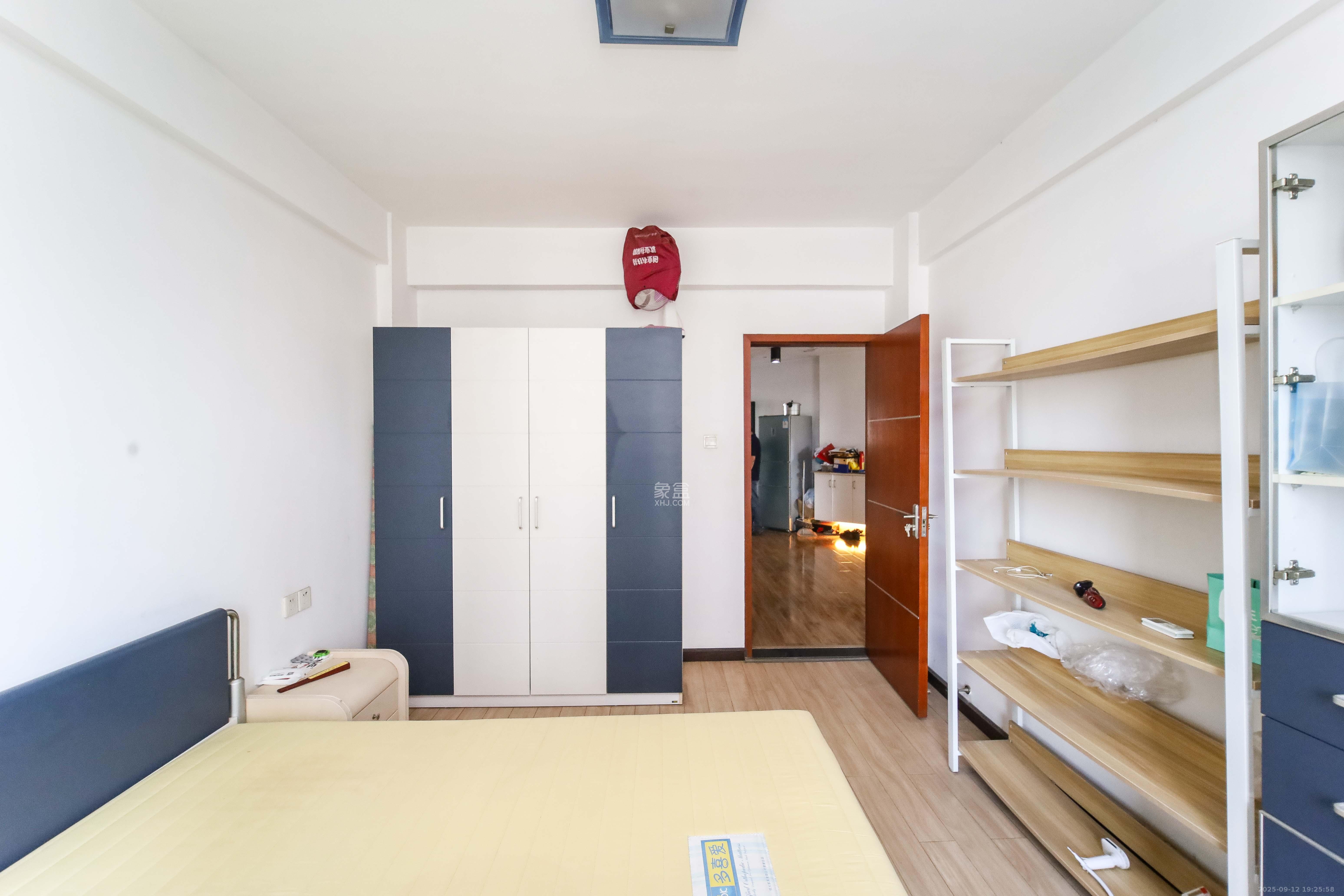 浏阳河畔家园  3室2厅2卫    88.0万卧室