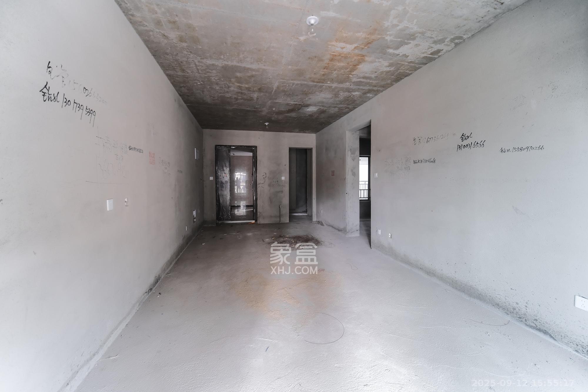 荣盛城  4室2厅2卫    73.0万 荣盛城  4室2厅2卫    73.0万客厅