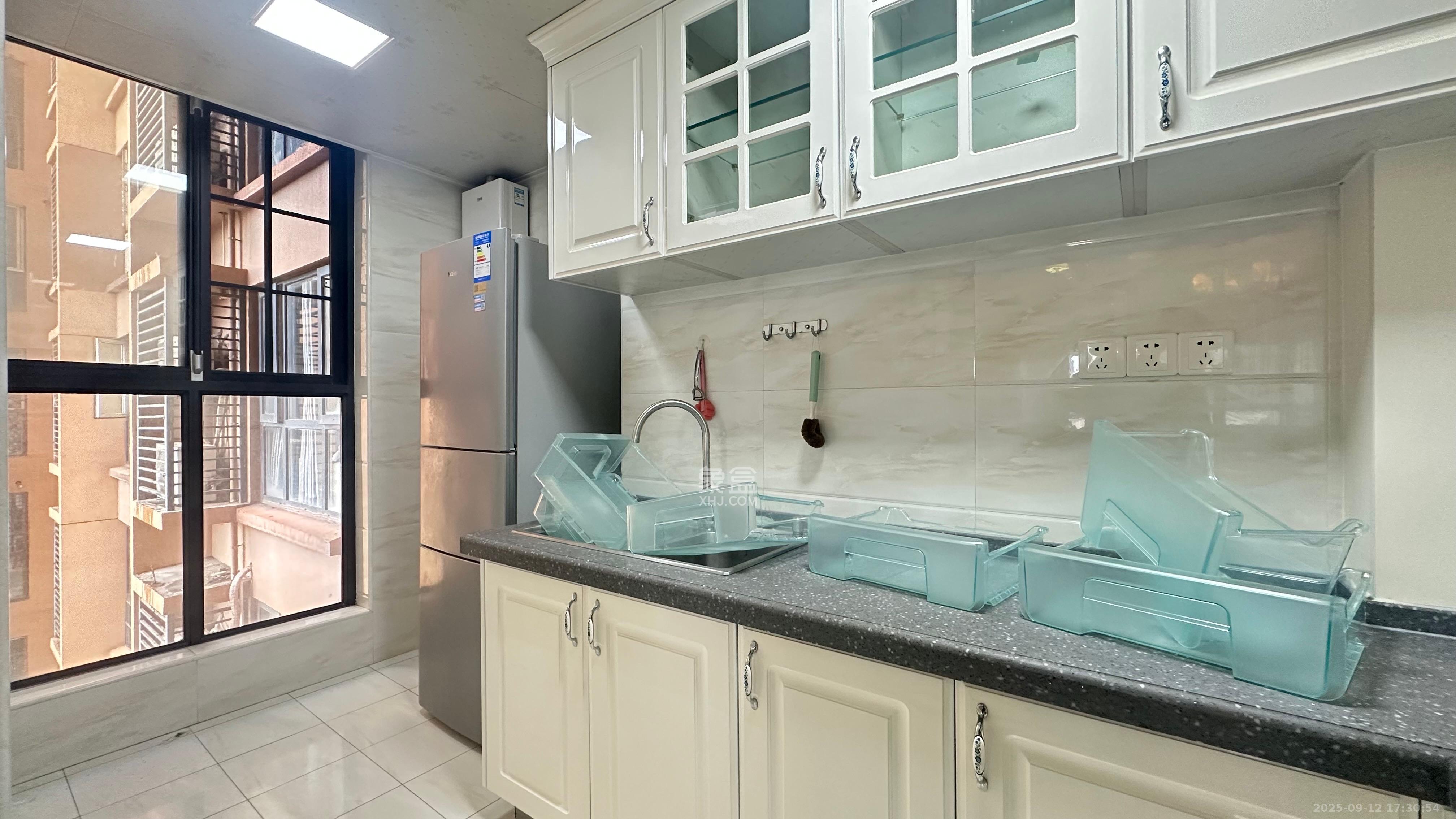 COCO蜜城  3室2厅1卫    2500.0元/月室内图