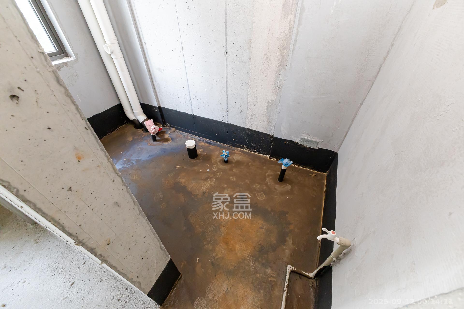 润和湘江天地E区  4室2厅3卫    155.0万卫生间