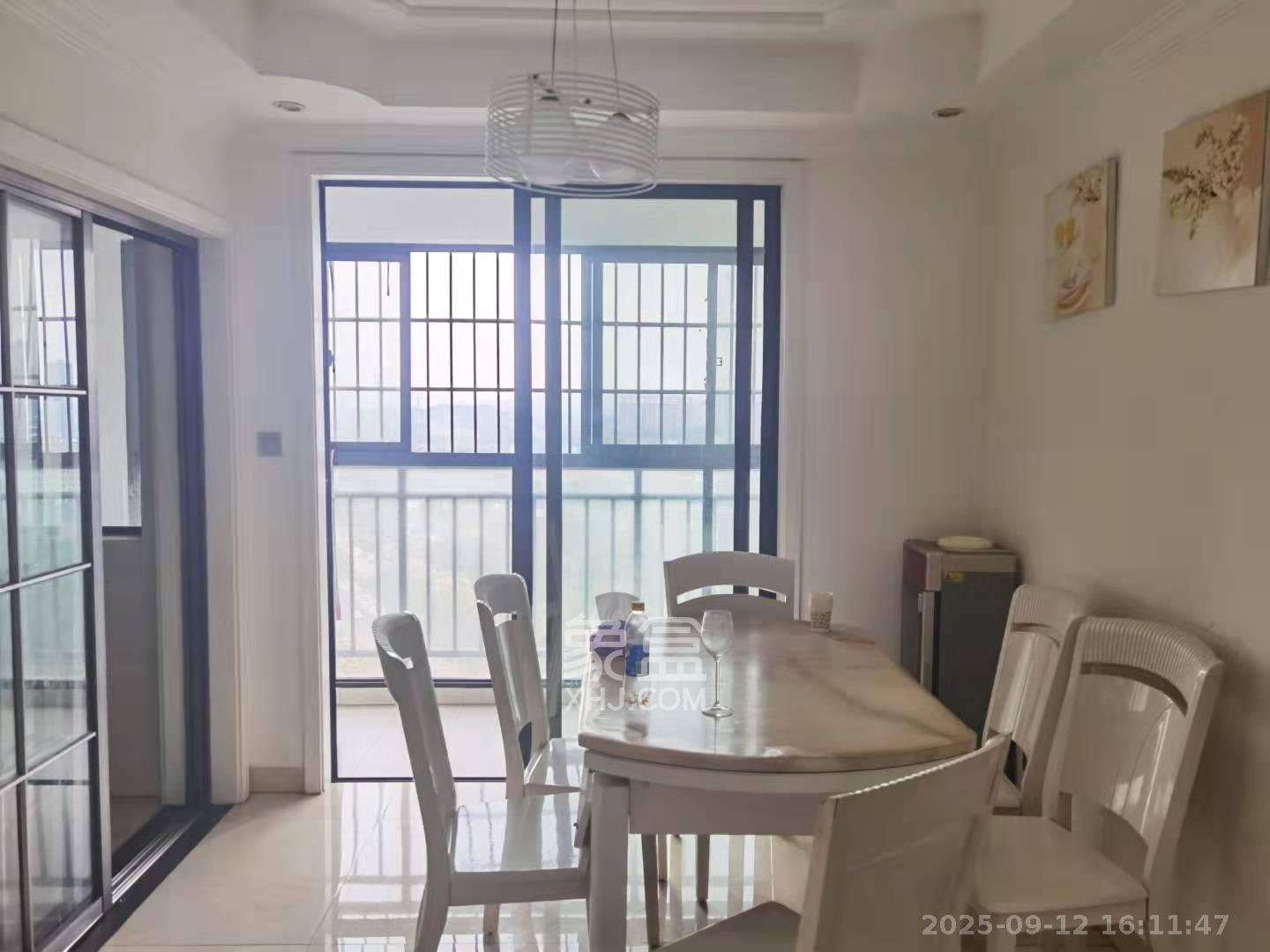 三一街区 4室2厅1卫 2000.0元/月 三一街区 4室2厅1卫 2000.0元/月室内图