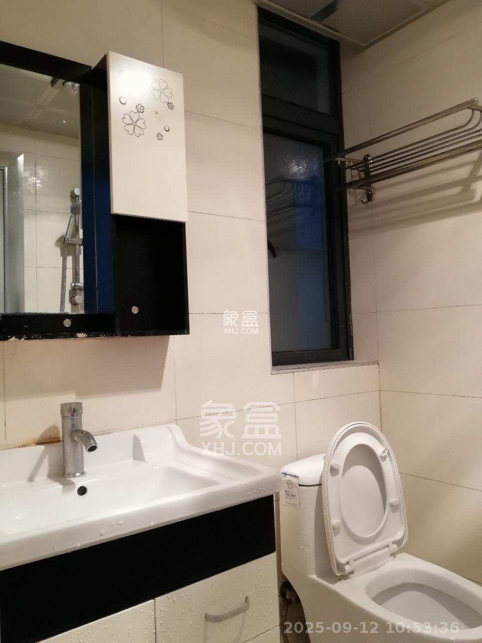 中建芙蓉工社 1室1厅1卫 1700.00元/月 中建芙蓉工社 1室1厅1卫 1700.00元/月室内图