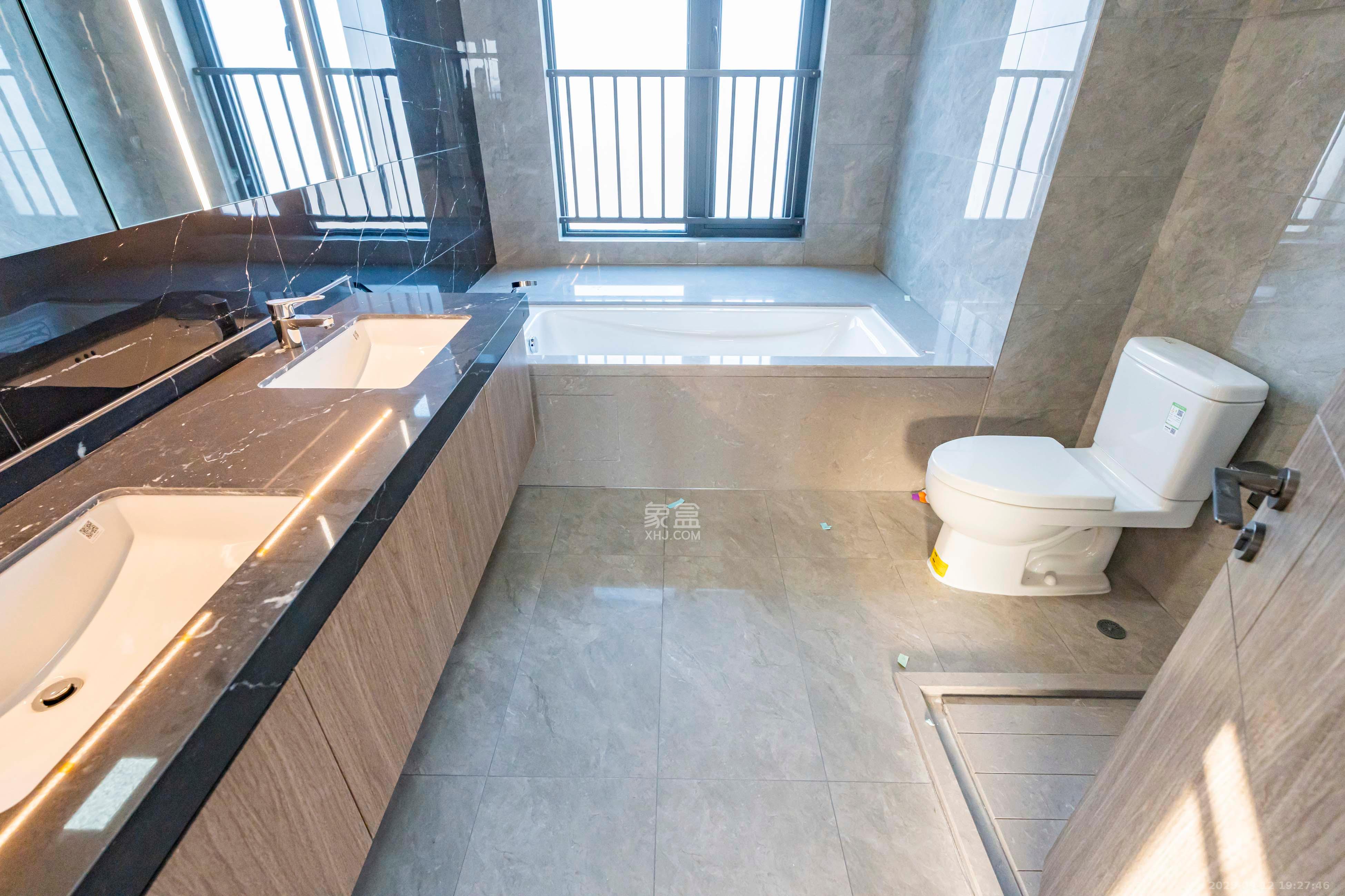 万科半岛国际 4室2厅1卫 215.0万 万科半岛国际 4室2厅1卫 215.0万卫生间