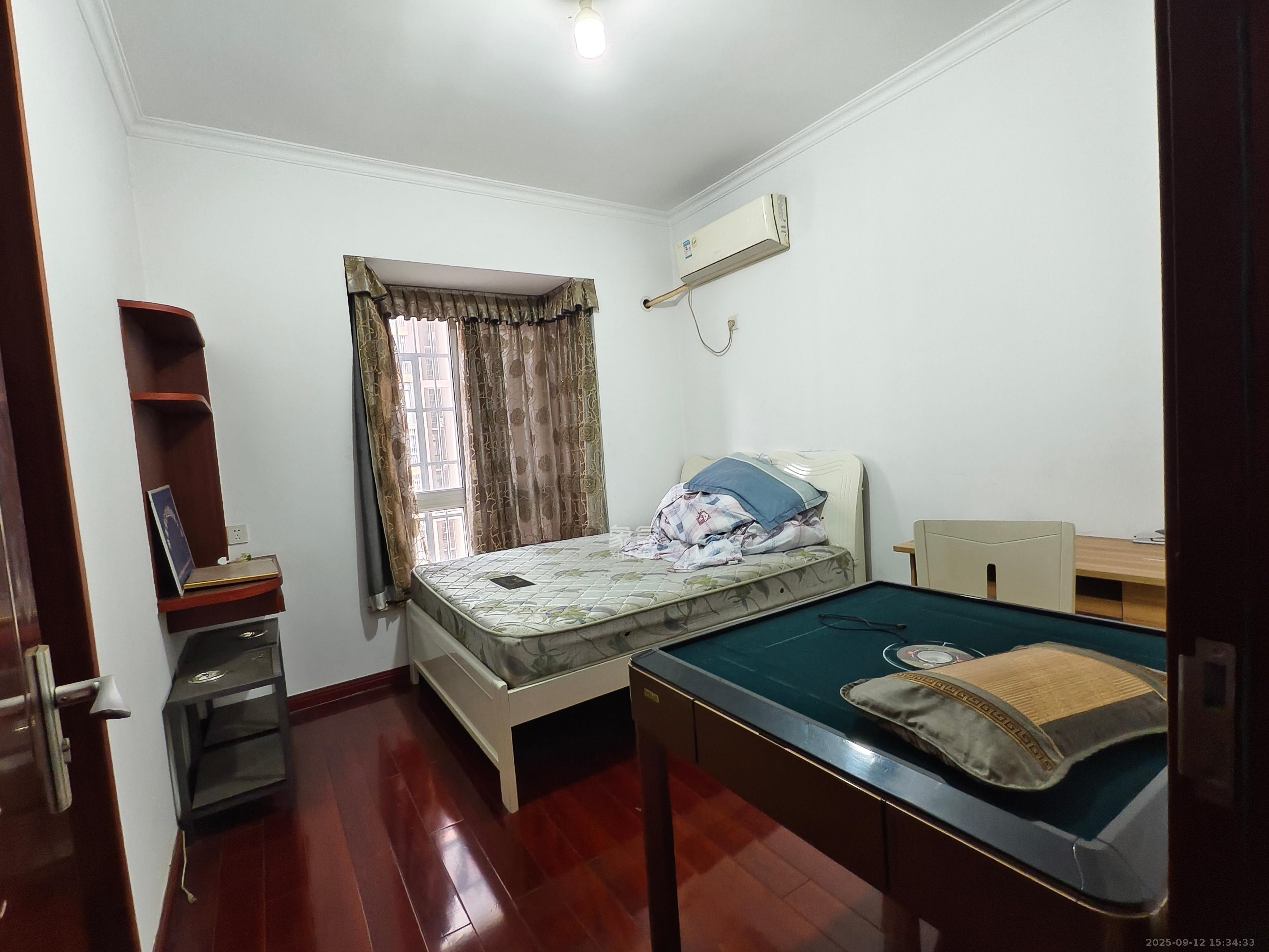 楚天世纪城东苑  3室2厅2卫    1900.0元/月室内图