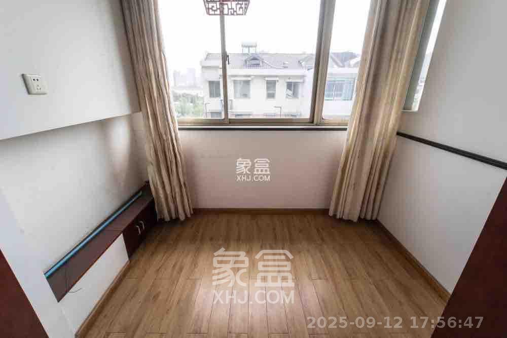 芙蓉公寓 4室2厅2卫 2500.0元/月 芙蓉公寓 4室2厅2卫 2500.0元/月室内图