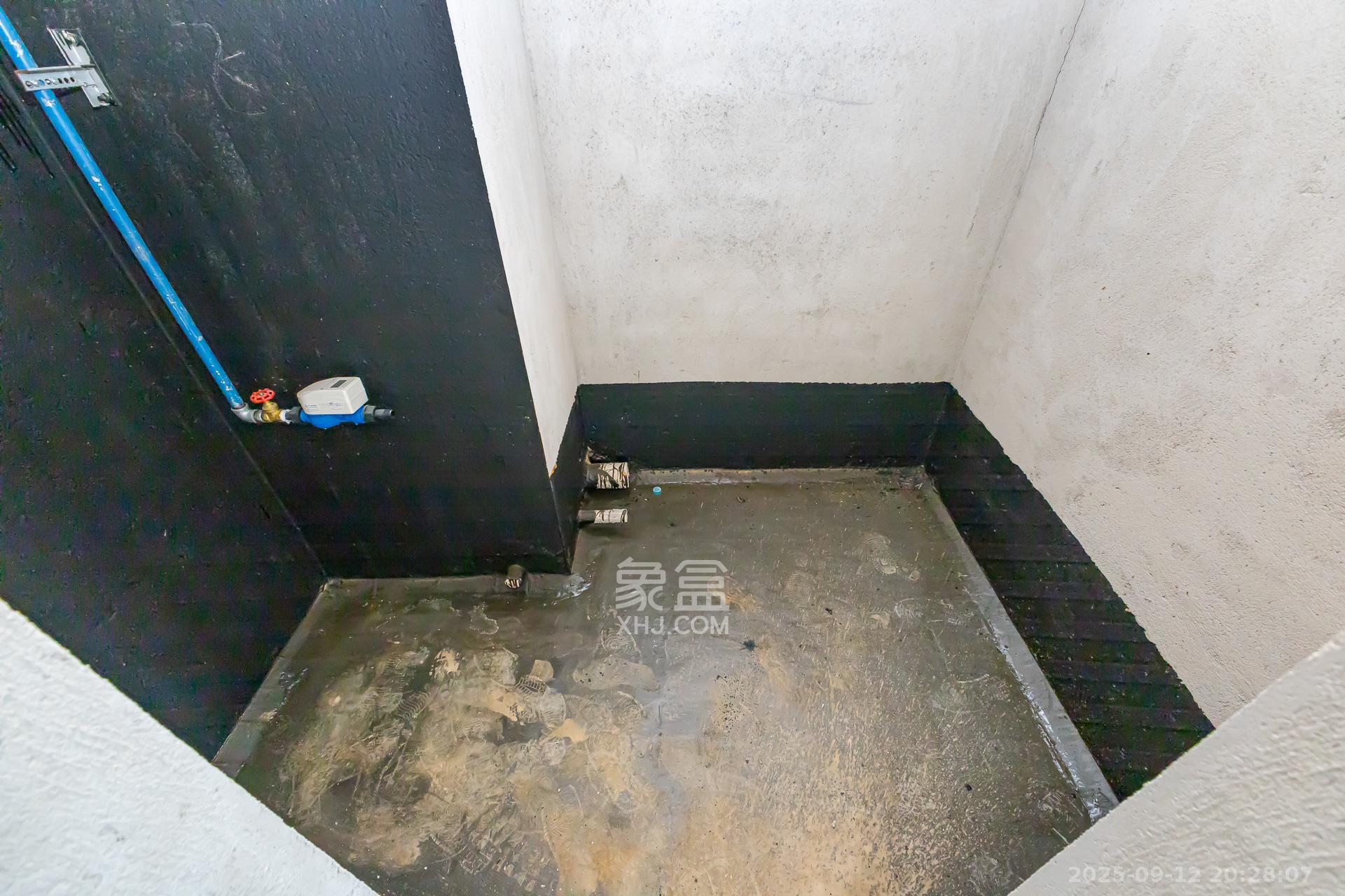 长燃润和天地(长润小区印湘江)  2室1厅1卫    20.8万 长燃润和天地(长润小区印湘江)  2室1厅1卫    20.8万卫生间