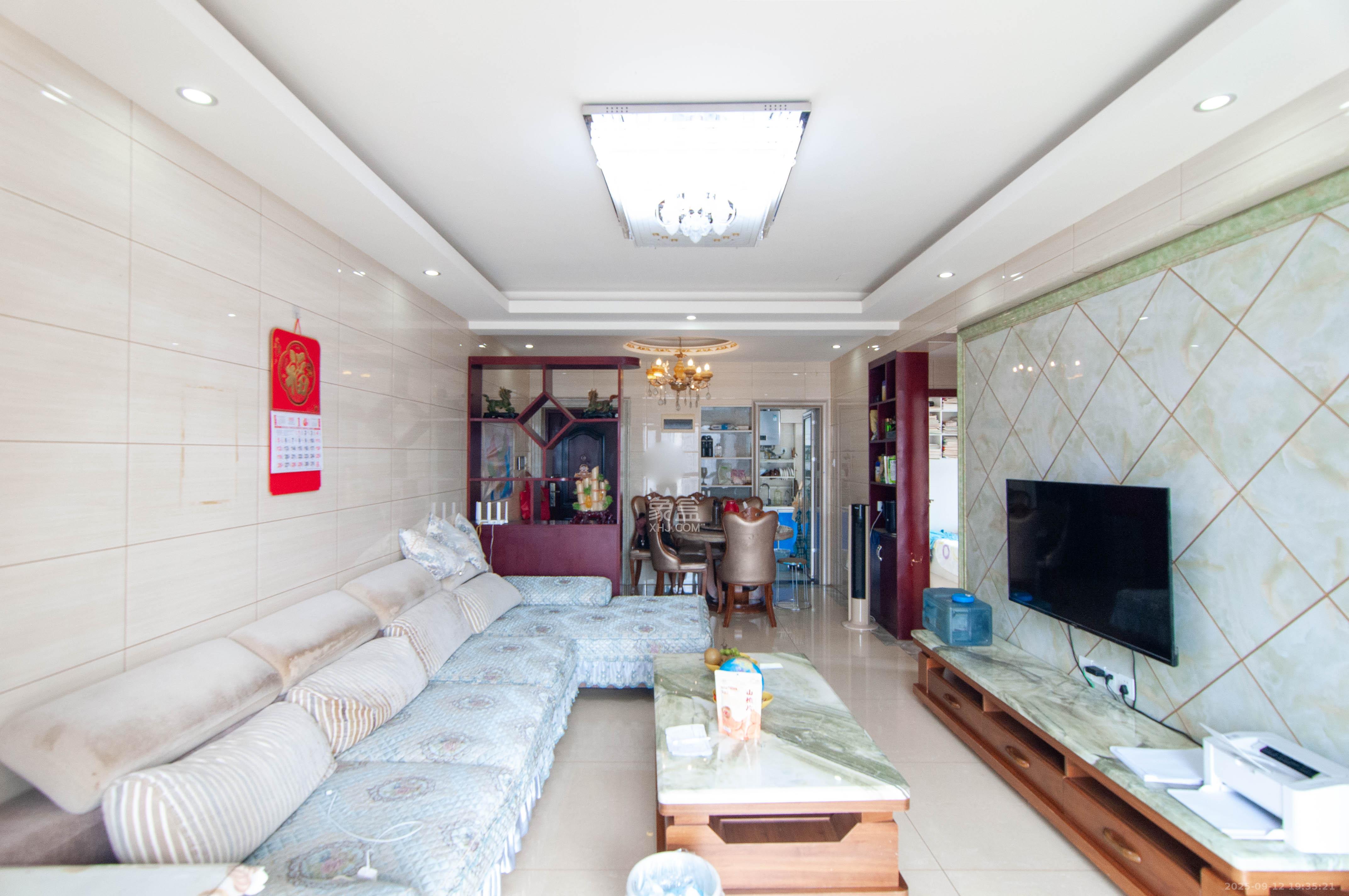 振业城二期  3室2厅1卫    128.0万客厅