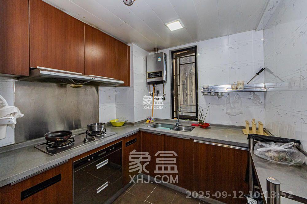 万科城 3室2厅1卫 2600.0元/月 万科城 3室2厅1卫 2600.0元/月室内图