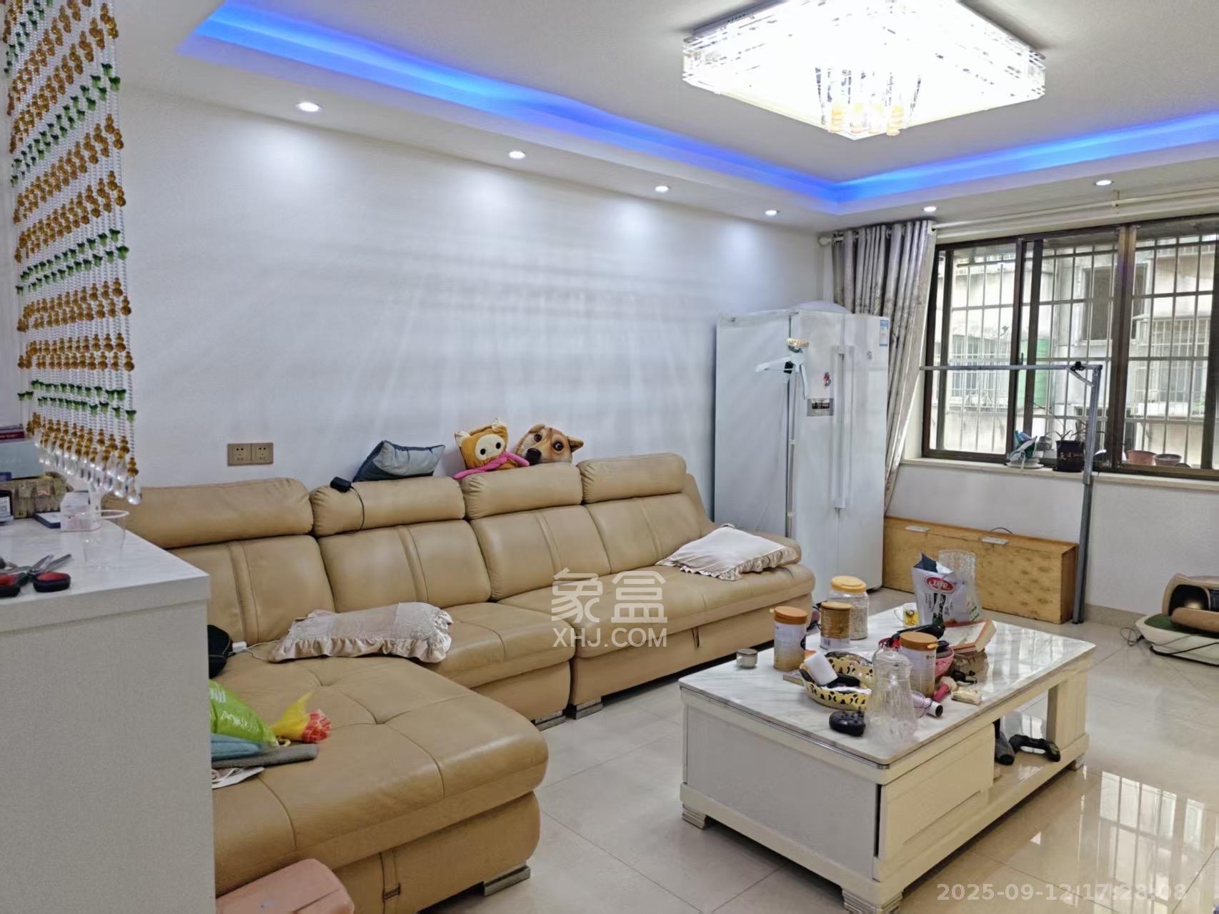 金泰小区  3室2厅2卫   2900.00元/月
