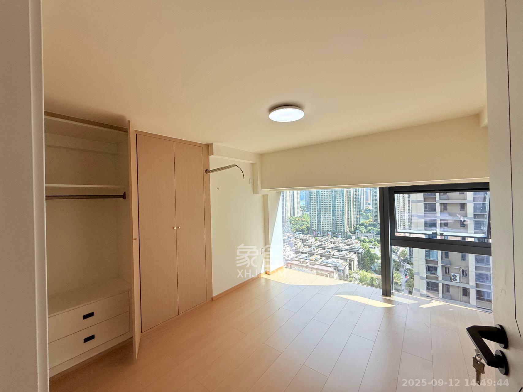 卓越中寰 2室1厅1卫 2500.0元/月 卓越中寰 2室1厅1卫 2500.0元/月室内图