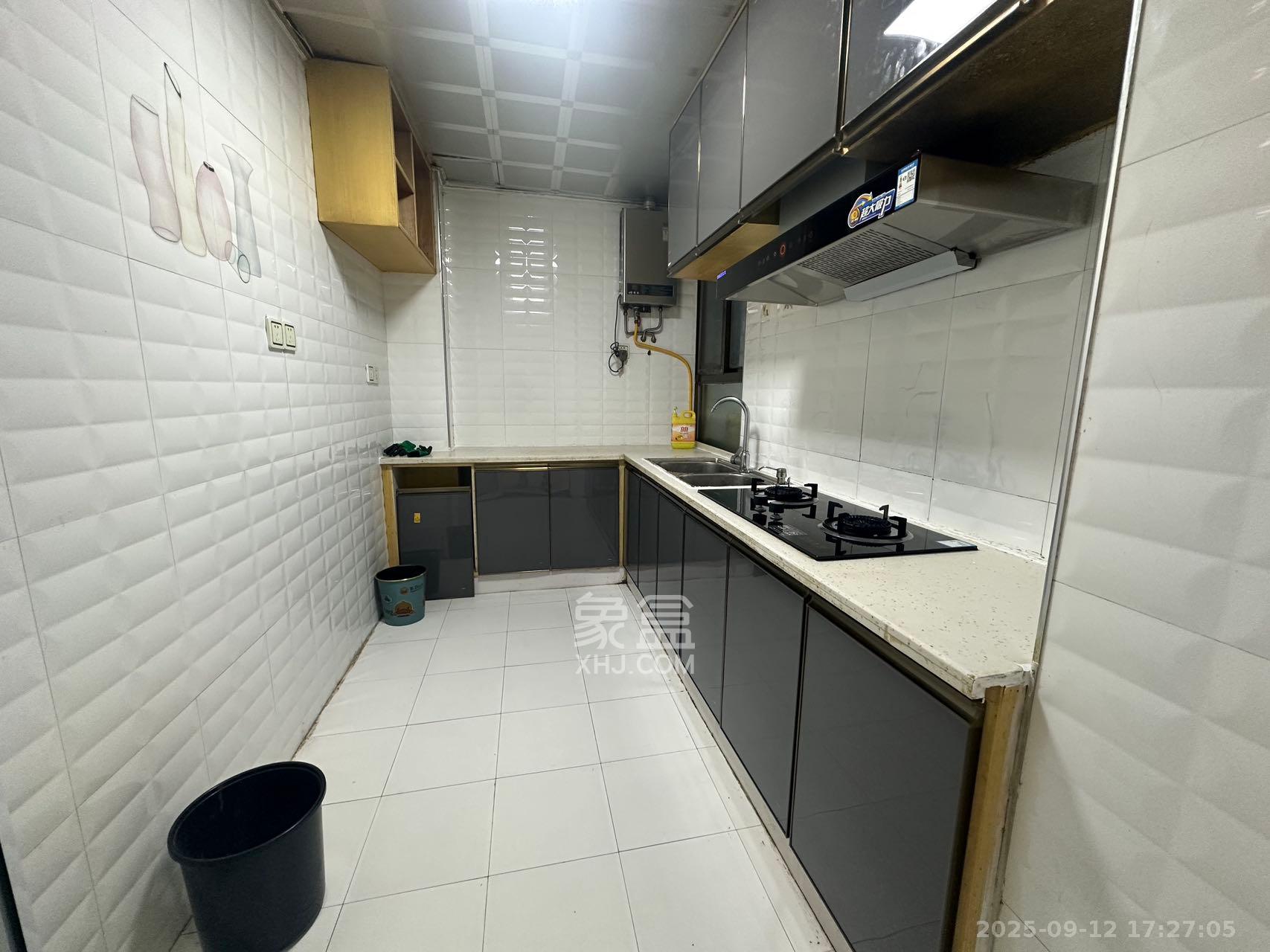 岳泰理想城 1室2厅1卫 2500.0元/月 岳泰理想城 1室2厅1卫 2500.0元/月室内图