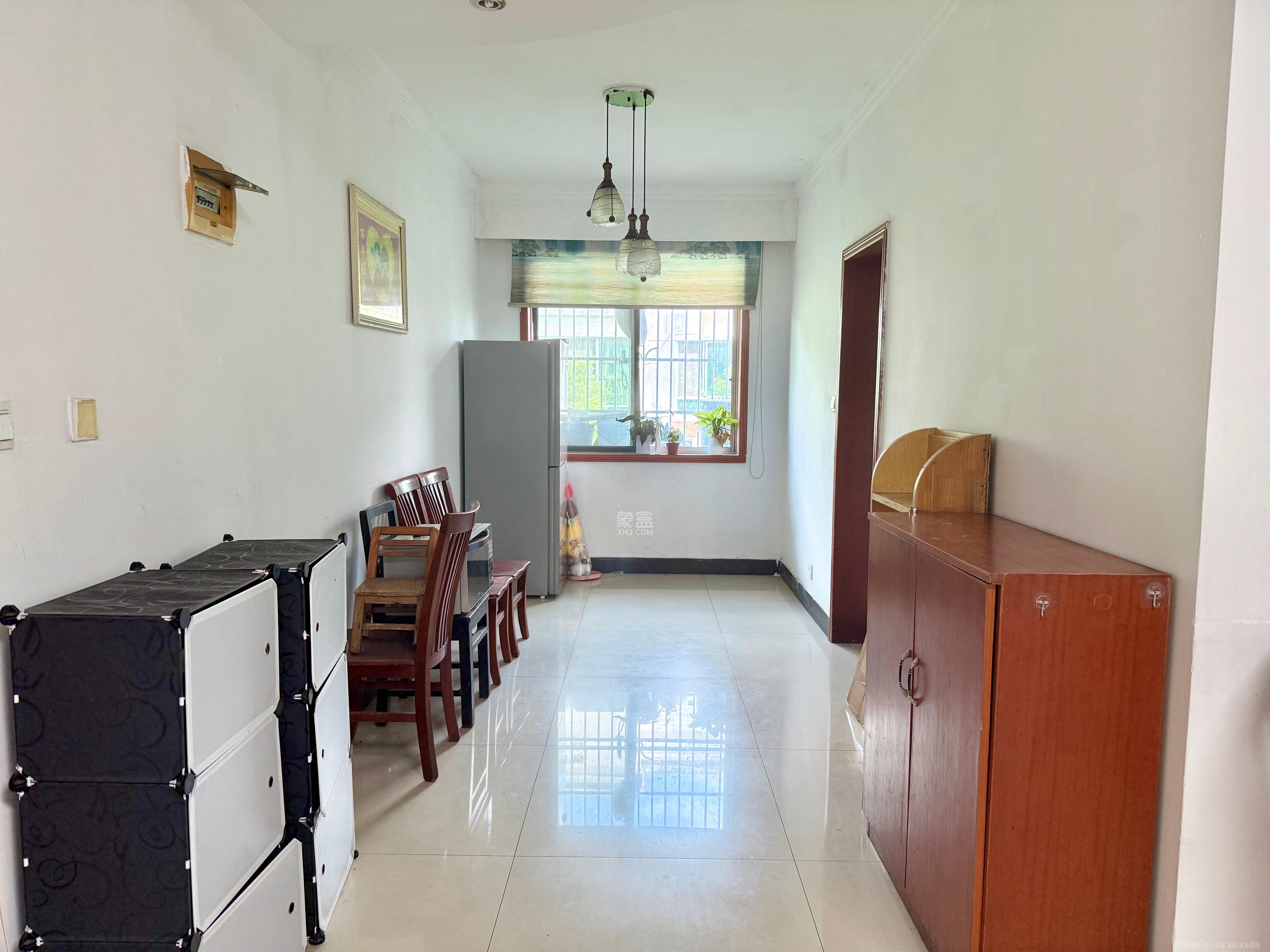 中南汽车世界  2室2厅1卫    1100.0元/月室内图