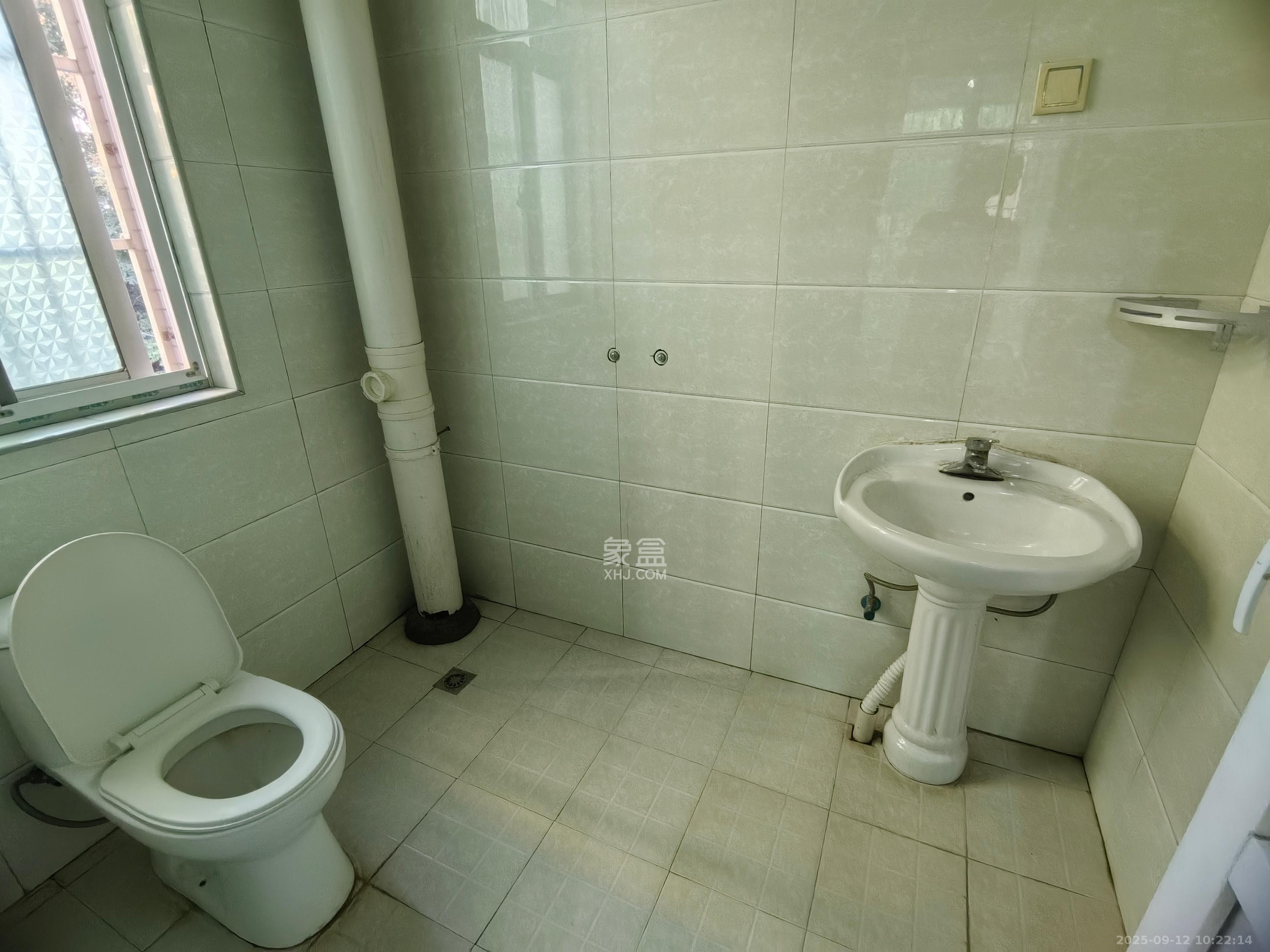 洞井二小区 3室2厅1卫 1900.0元/月 洞井二小区 3室2厅1卫 1900.0元/月室内图