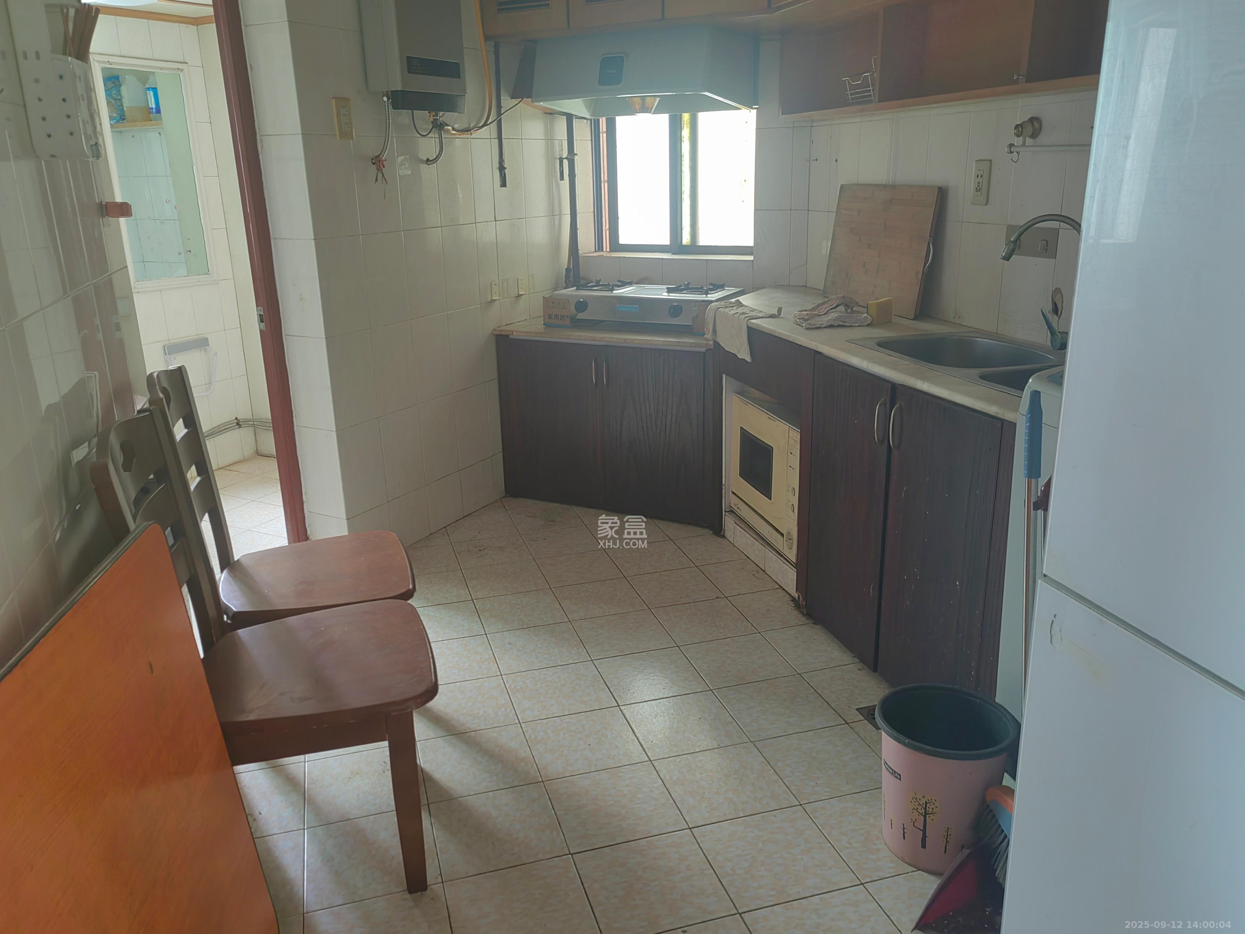 芙蓉广场农行单位宿舍 2室1厅1卫 2400.0元/月 芙蓉广场农行单位宿舍 2室1厅1卫 2400.0元/月室内图