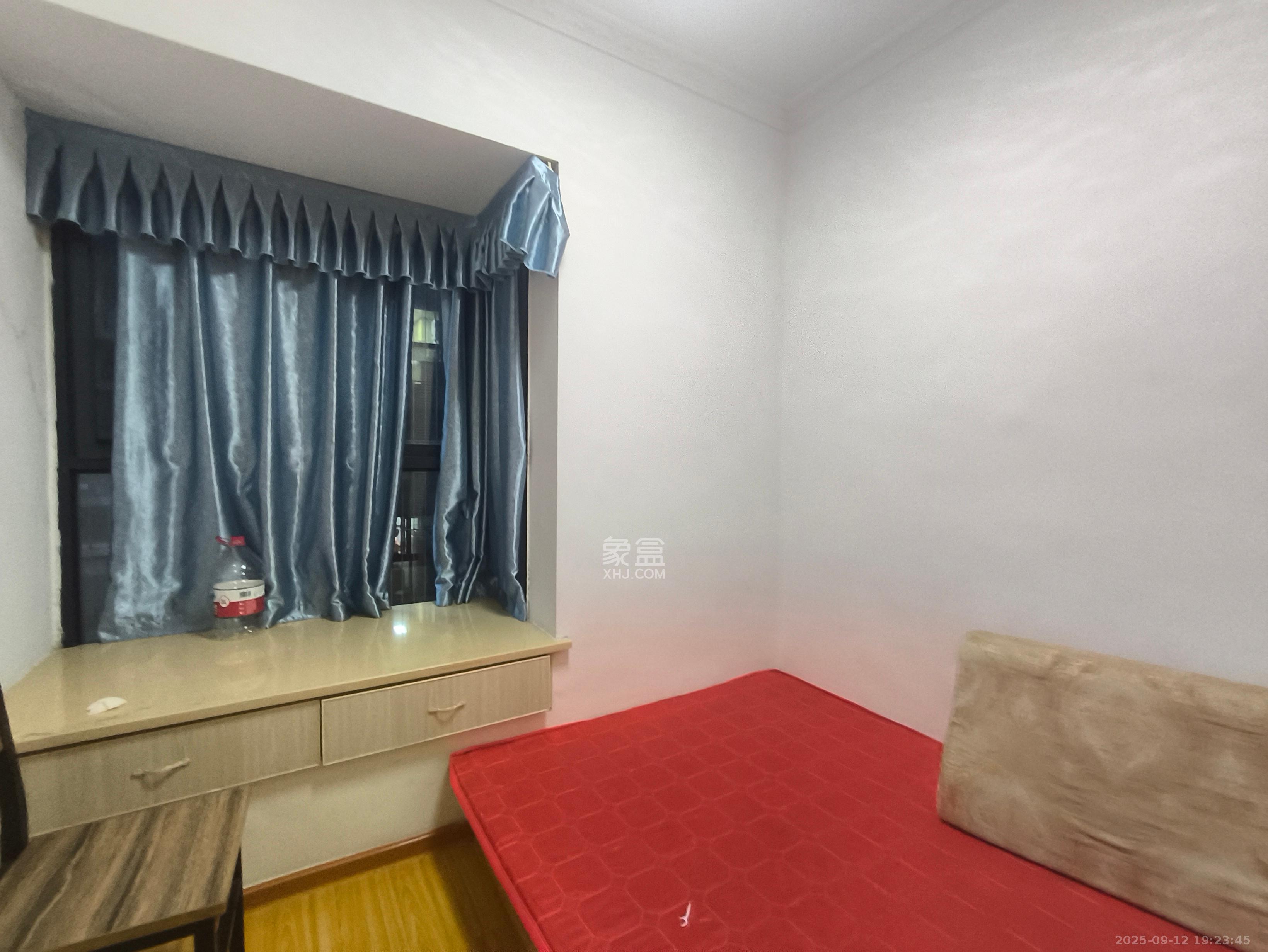 蓝山郡  3室2厅1卫    1800.0元/月 蓝山郡  3室2厅1卫    1800.0元/月室内图