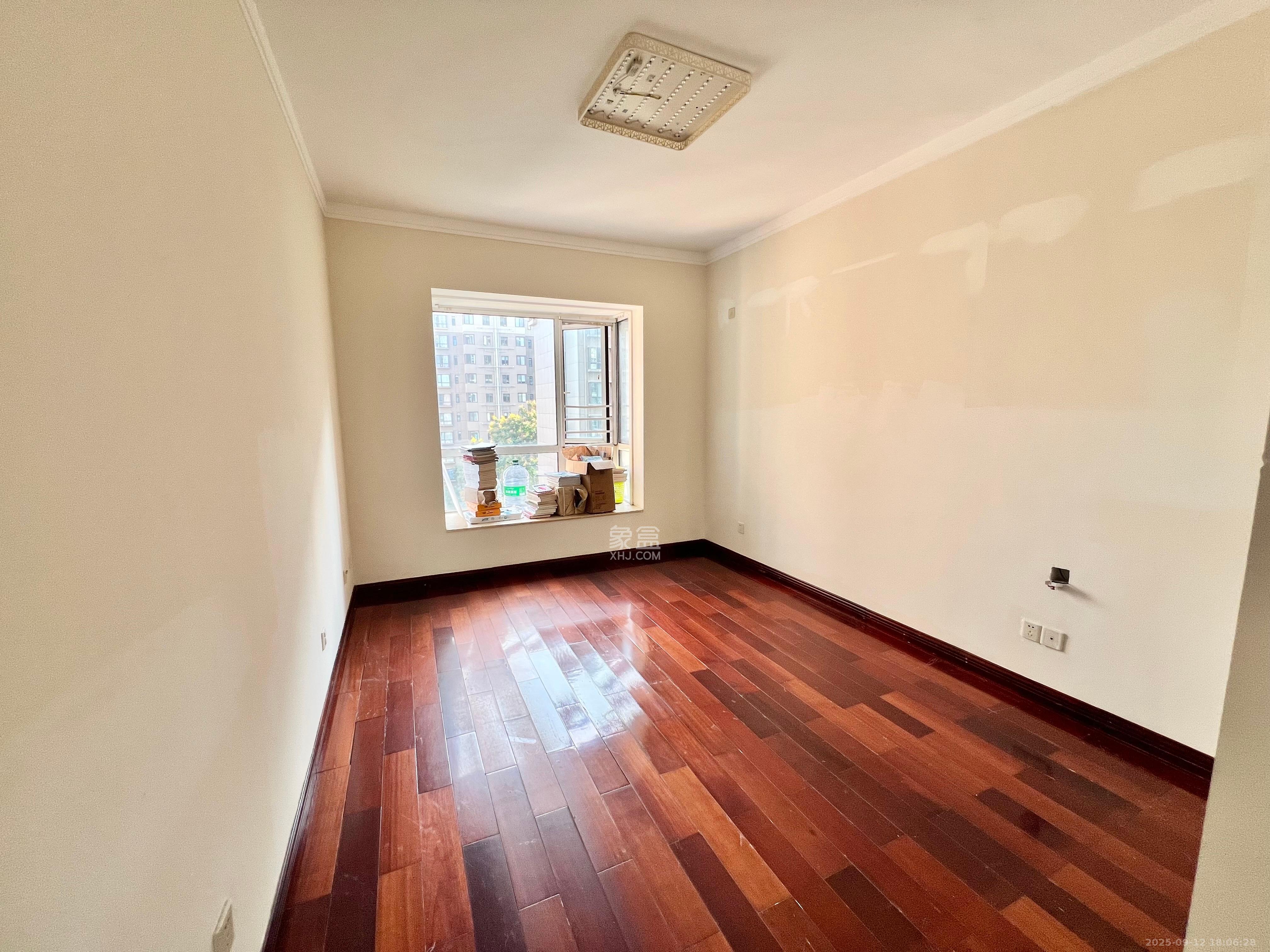 HC新城(建工集团单位房) 3室2厅2卫 2600.0元/月 HC新城(建工集团单位房) 3室2厅2卫 2600.0元/月室内图