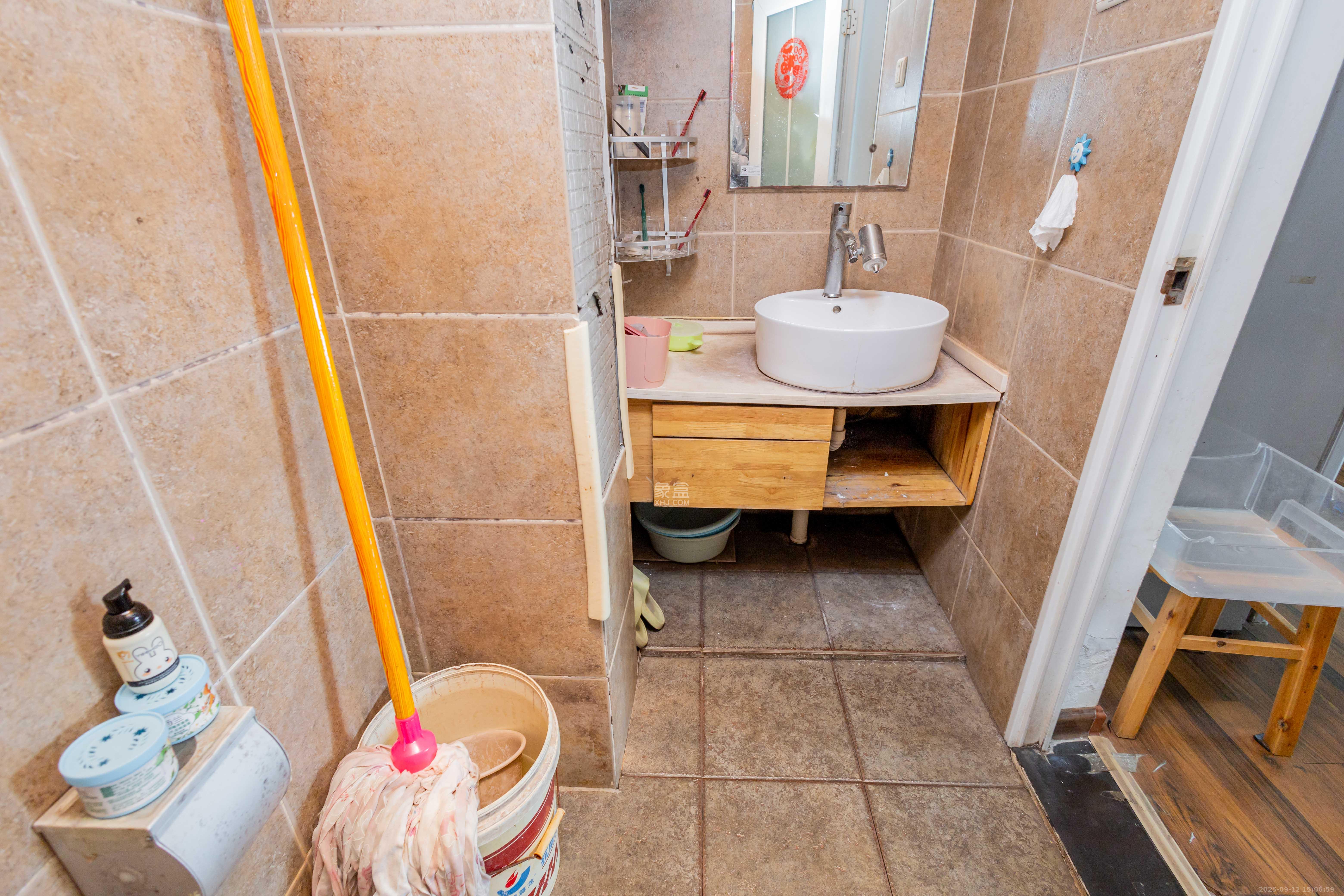 未来蜂巢 3室1厅1卫 36.5万 未来蜂巢 3室1厅1卫 36.5万卫生间