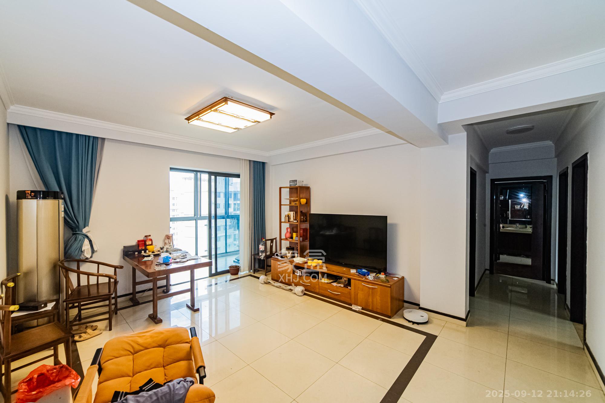 珠江花城二期扶水岸 3室2厅2卫 110.0万 珠江花城二期扶水岸 3室2厅2卫 110.0万客厅