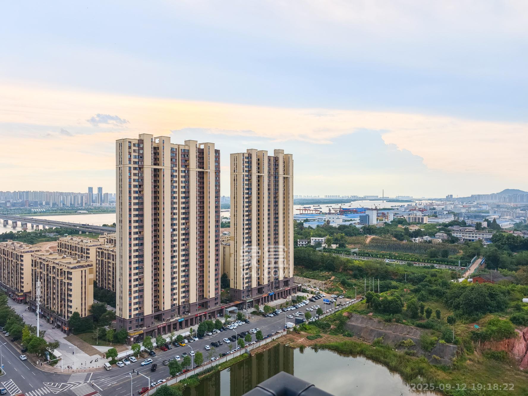 恒大御景天下城一期  4室2厅2卫   93.00万其他