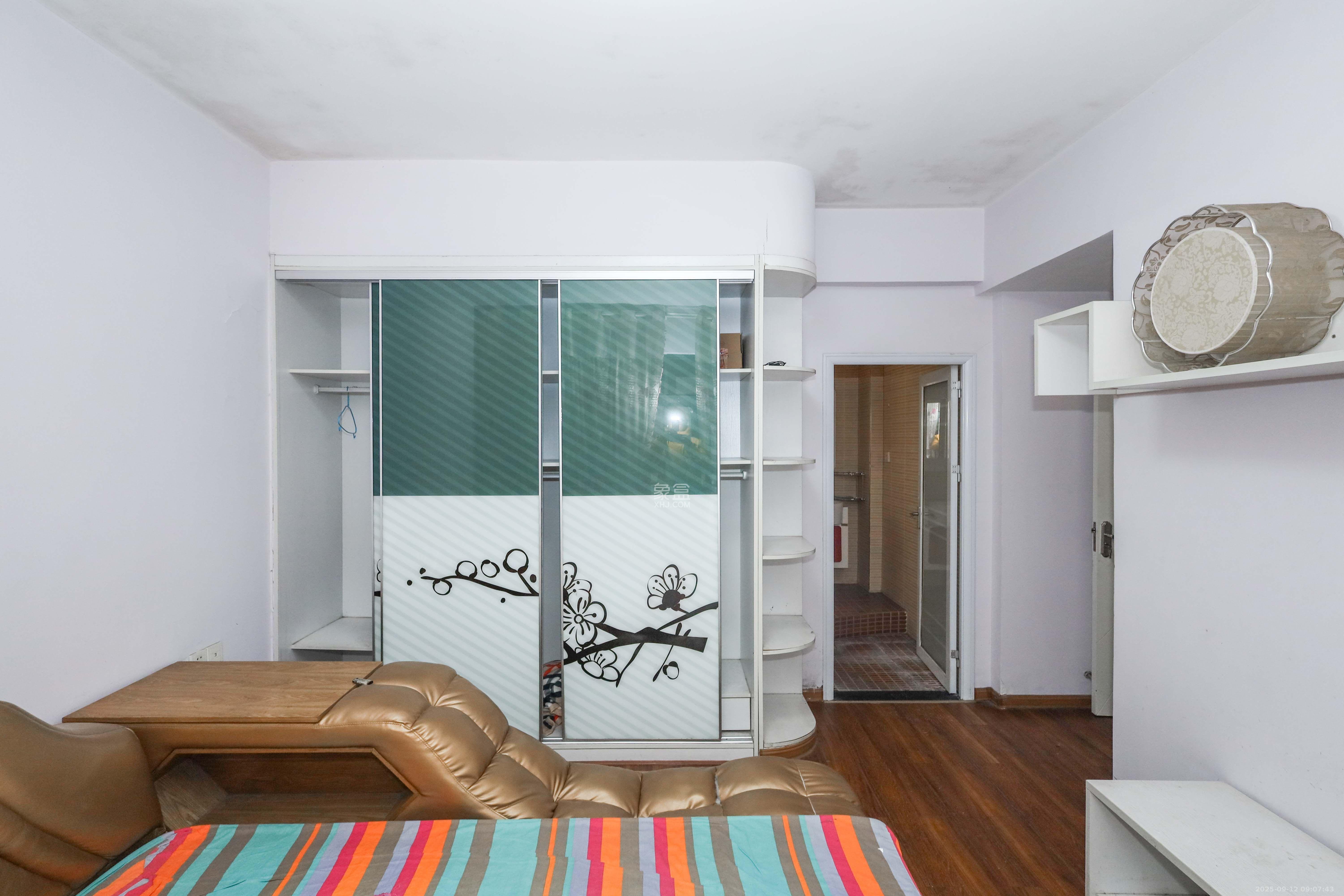 麓谷公馆(涉外国际公馆) 3室2厅2卫 2400.0元/月 麓谷公馆(涉外国际公馆) 3室2厅2卫 2400.0元/月室内图