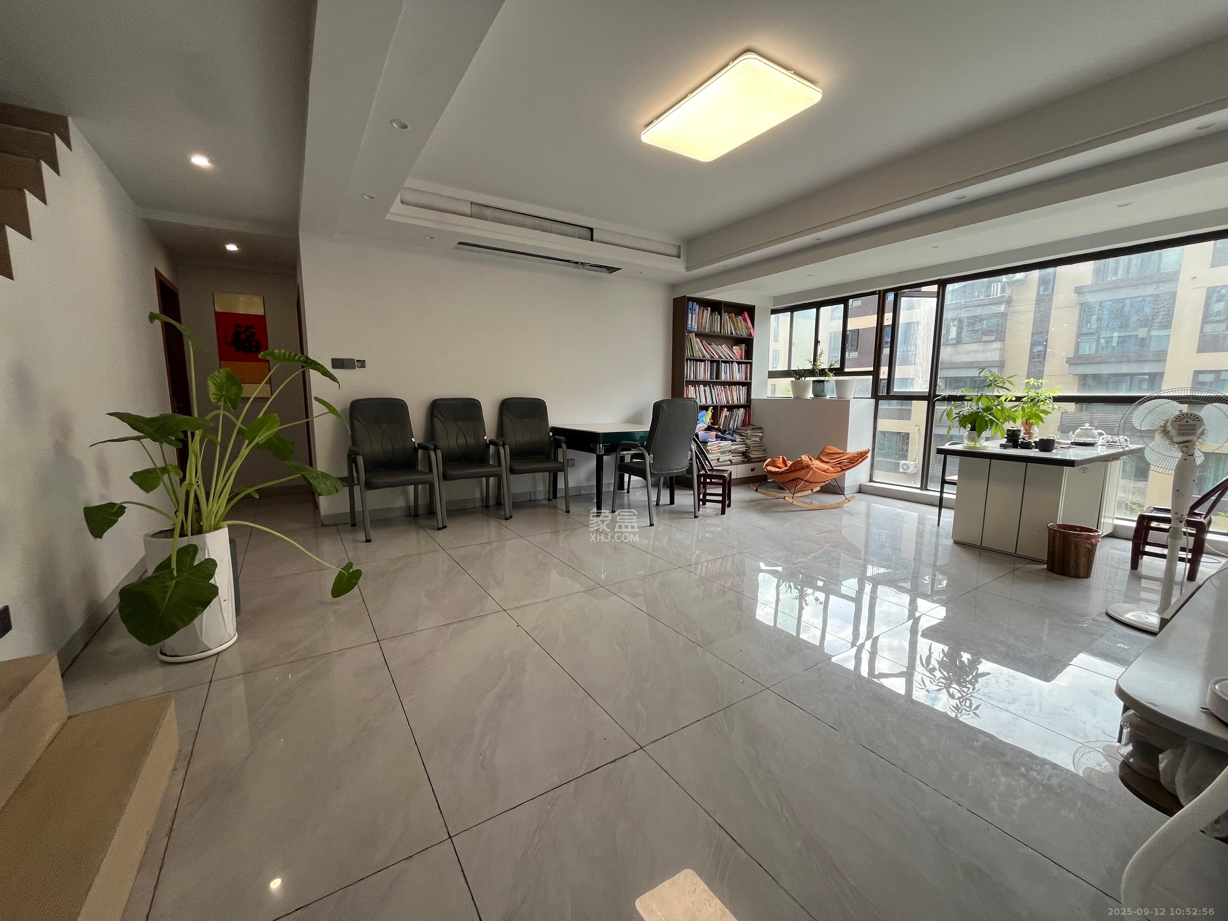 金辉优步花园 4室2厅2卫 1300.0元/月 金辉优步花园 4室2厅2卫 1300.0元/月室内图