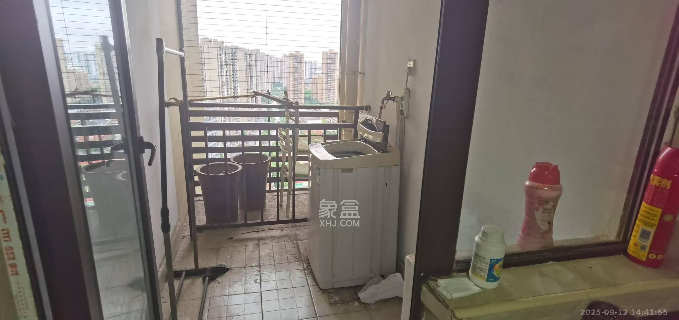 和泓梅溪四季 3室2厅1卫 2400.0元/月 和泓梅溪四季 3室2厅1卫 2400.0元/月室内图