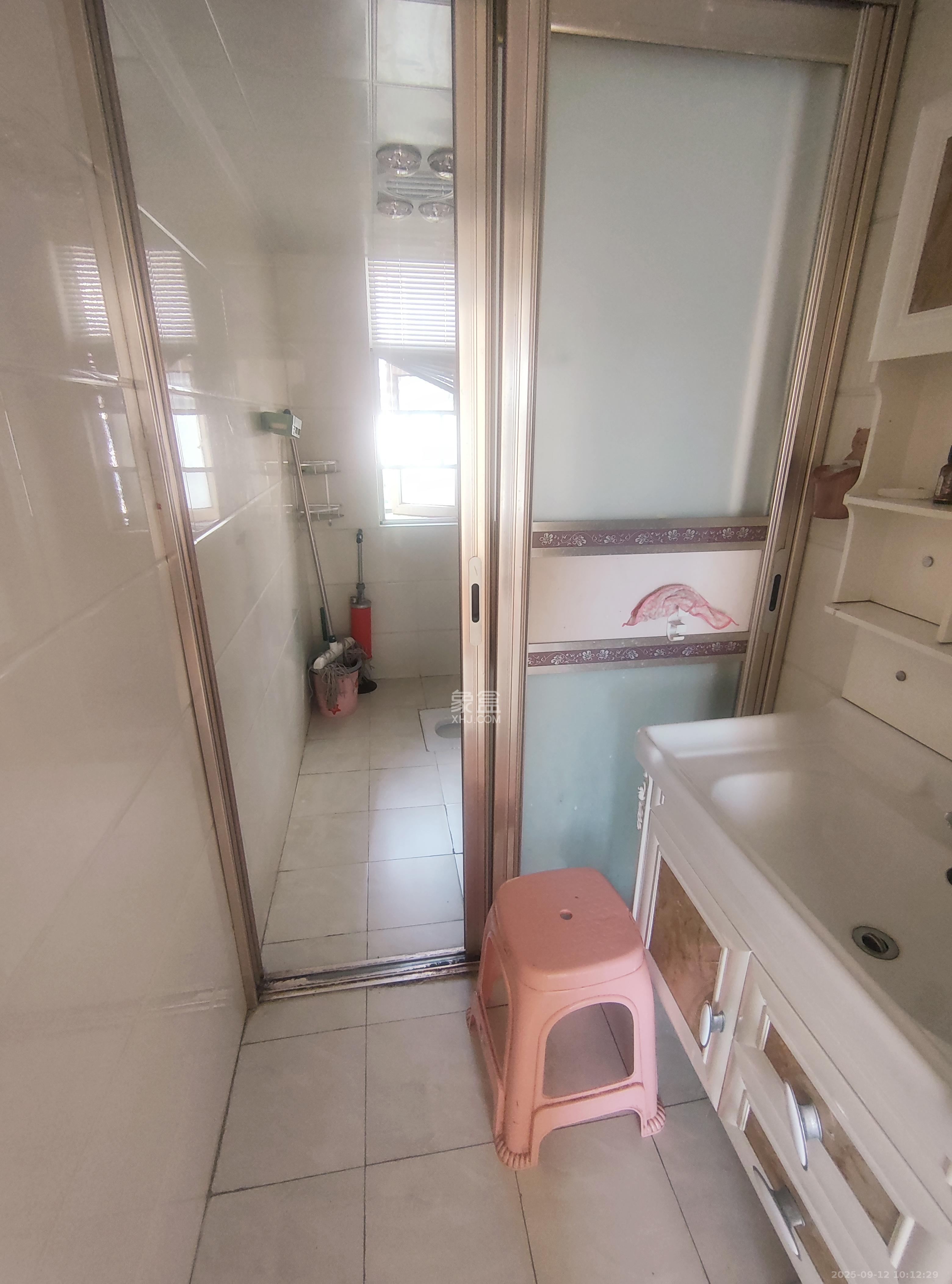 天麓尚层  4室2厅2卫    3000.0元/月室内图