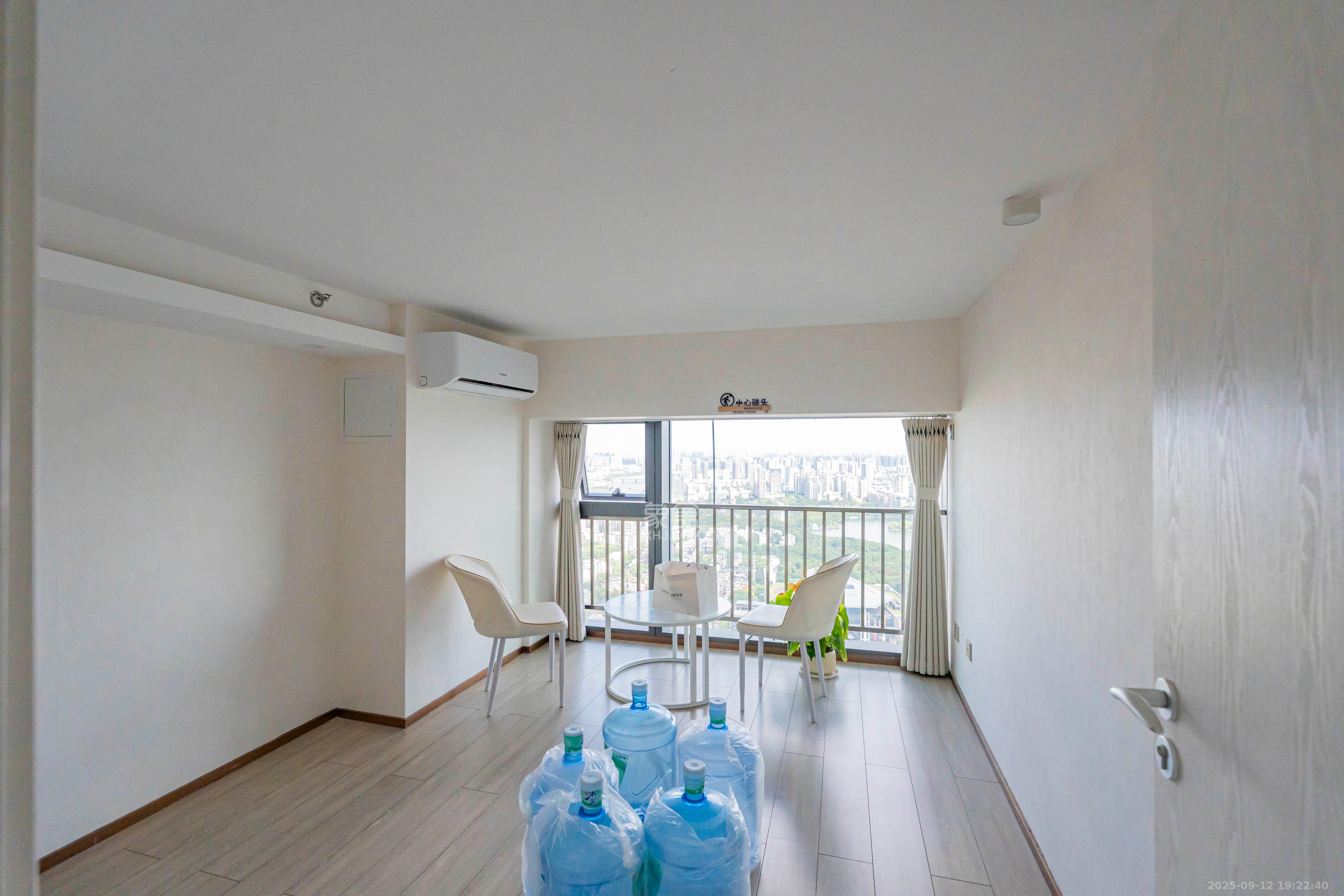 华远华时代  4室2厅2卫    110.0万 华远华时代  4室2厅2卫    110.0万卧室