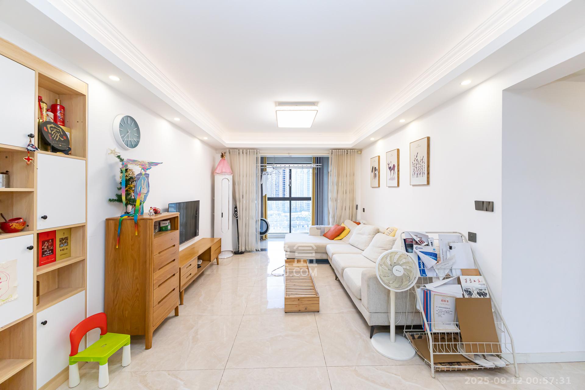 龙湖湘风原著(龙湖湘风星城) 3室2厅1卫 76.8万 龙湖湘风原著(龙湖湘风星城) 3室2厅1卫 76.8万客厅