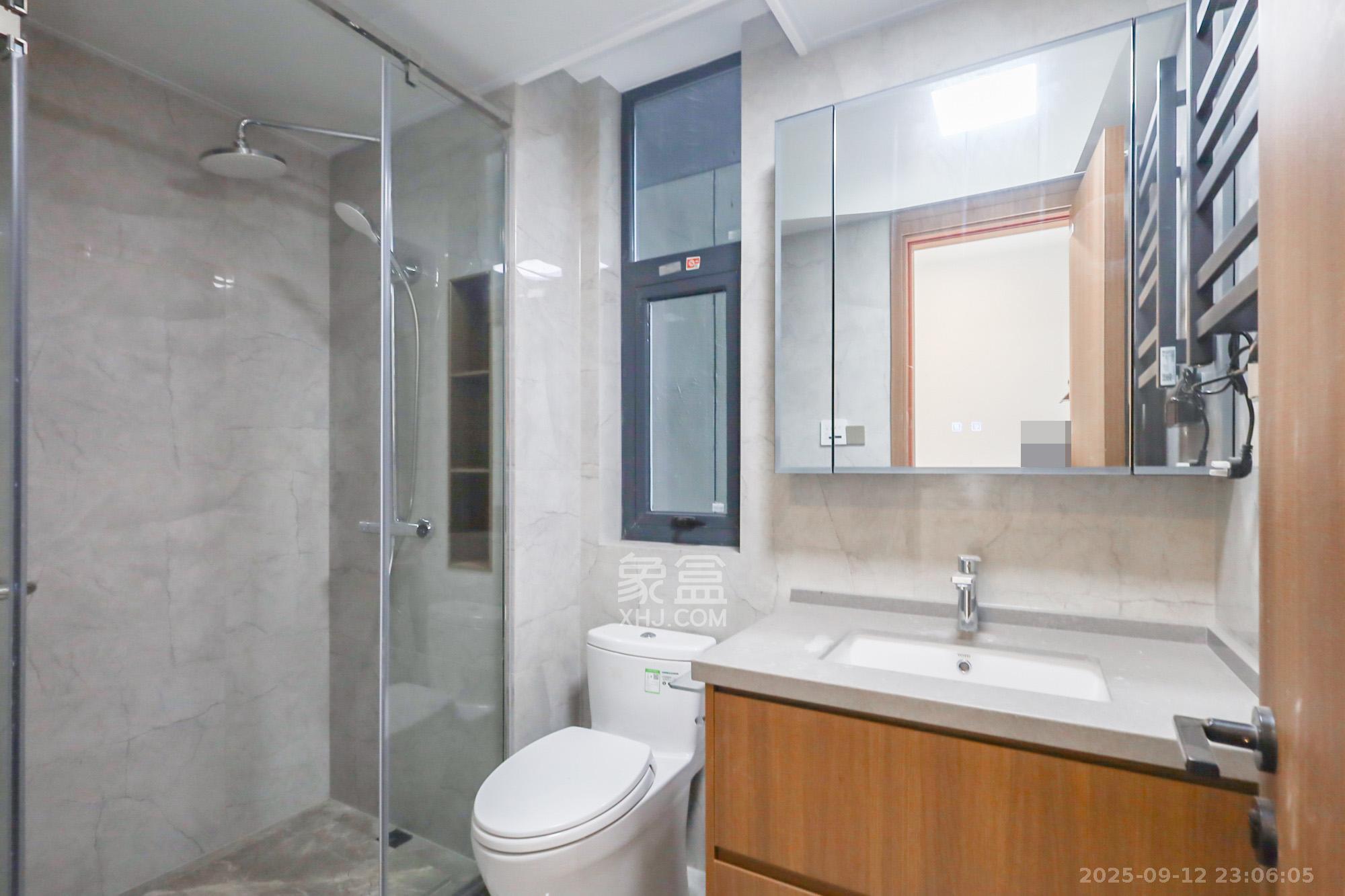 江山印  4室2厅3卫    550.0万 江山印  4室2厅3卫    550.0万卫生间