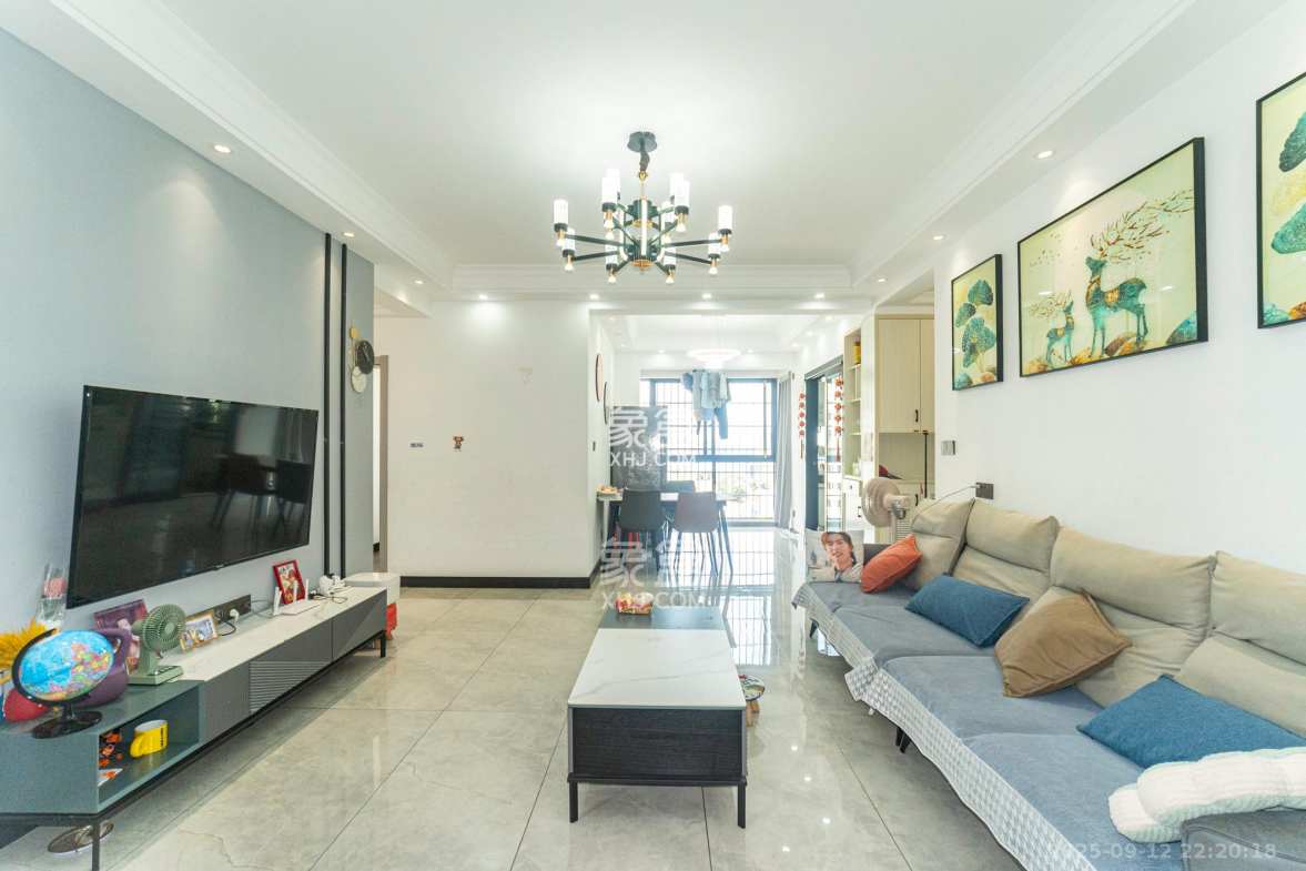 紫华郡  4室2厅2卫    79.8万 紫华郡  4室2厅2卫    79.8万客厅