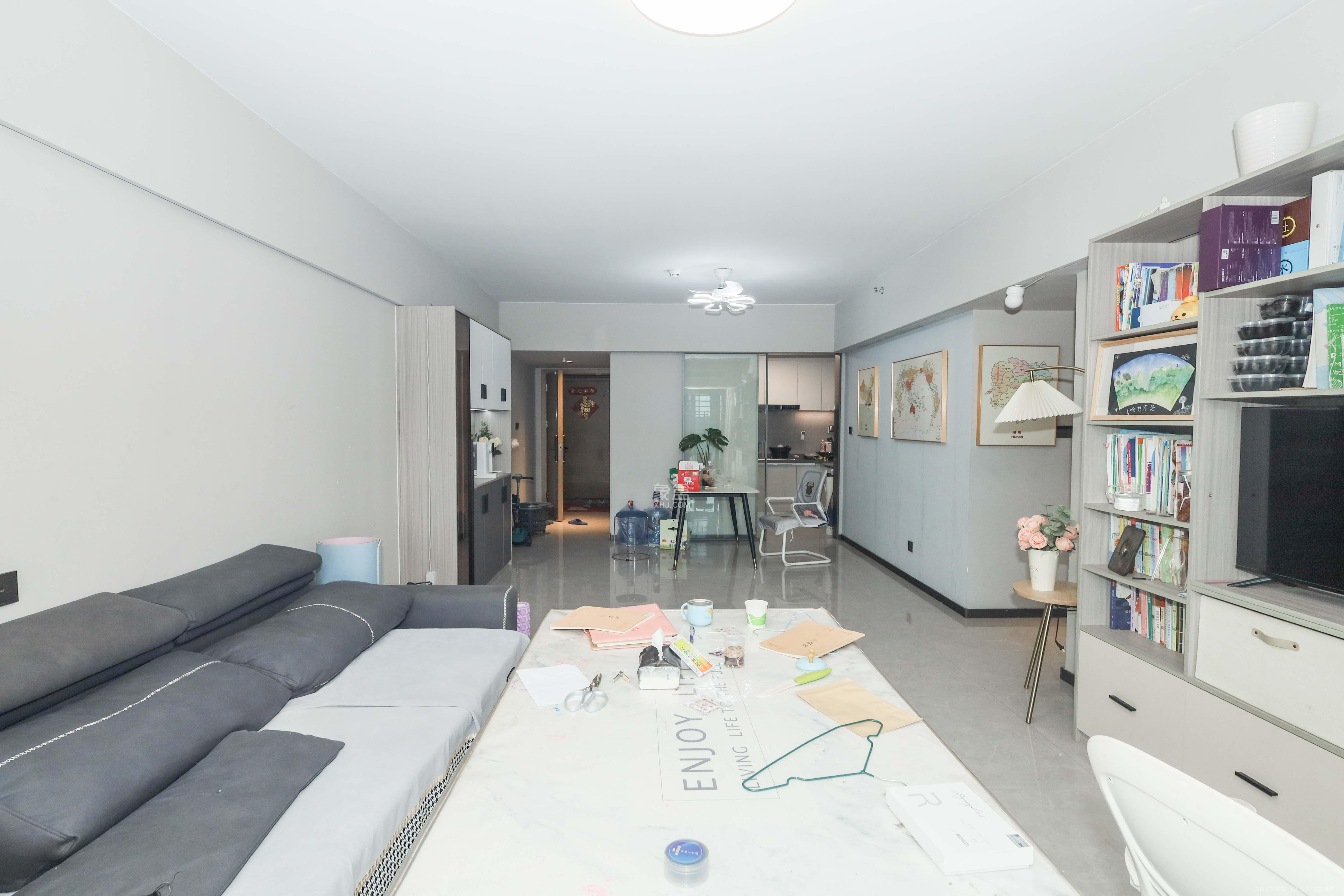 时代梅溪领峰  3室2厅2卫    127.0万客厅