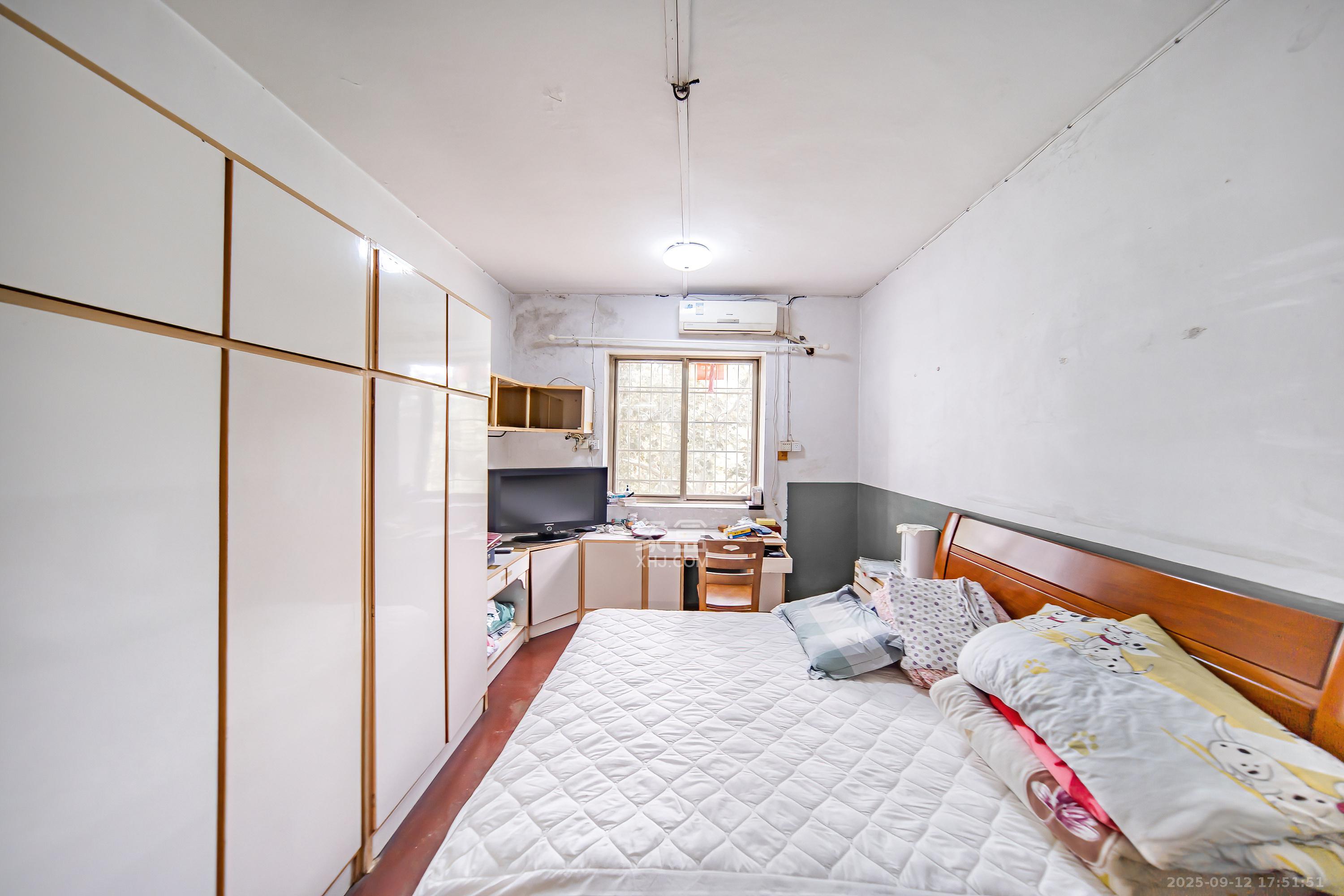 湖南大学红叶楼 3室1厅1卫 77.0万 湖南大学红叶楼 3室1厅1卫 77.0万卧室