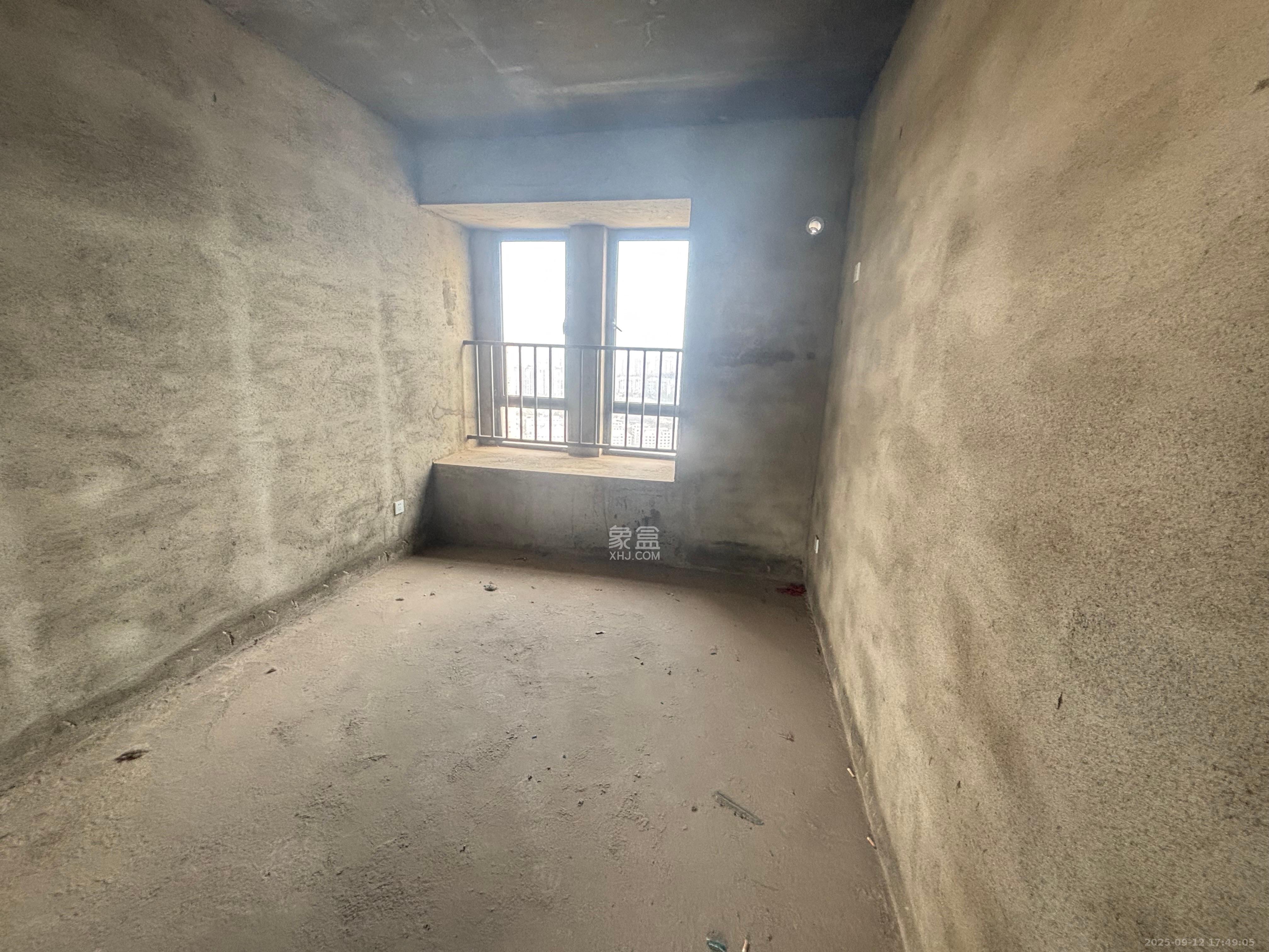 西湖鸿运佳苑  4室2厅2卫    1200.0元/月室内图