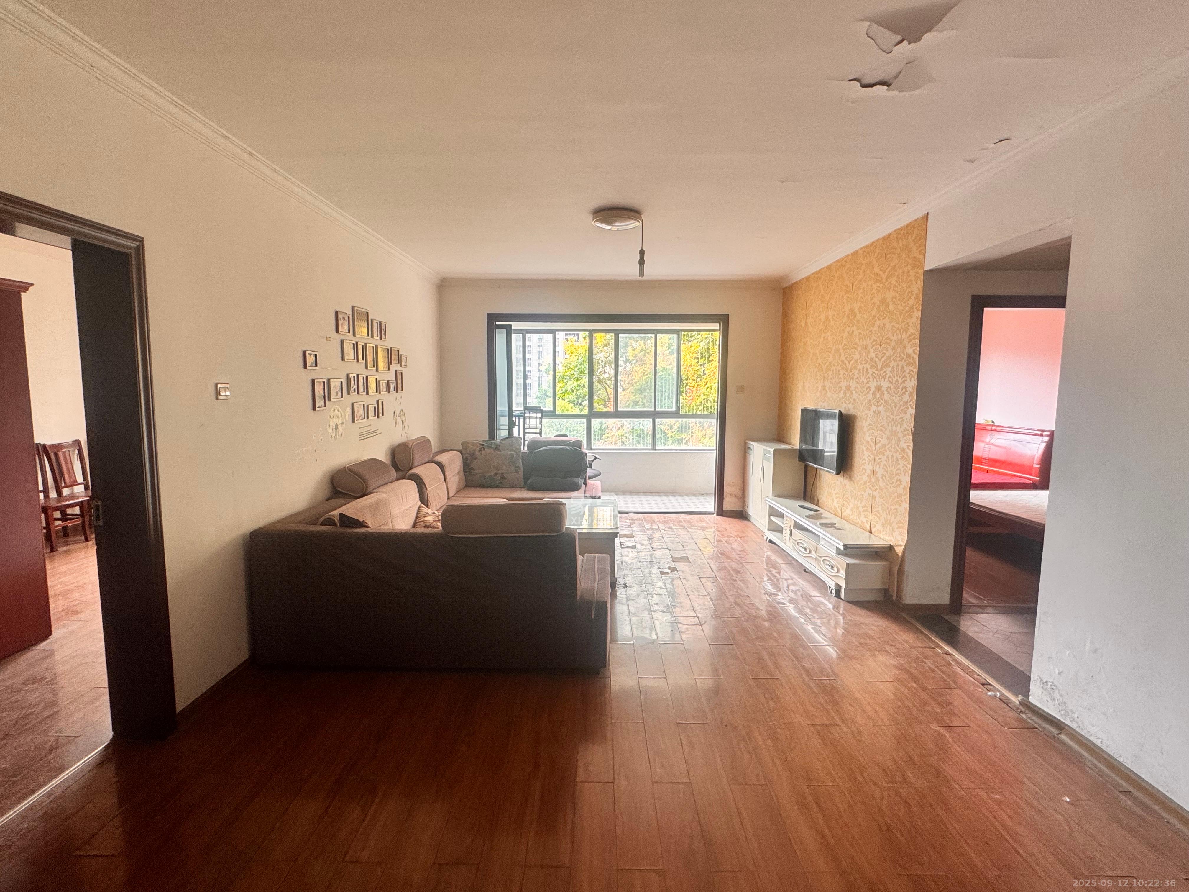 长房时代城 3室2厅2卫 2800.0元/月 长房时代城 3室2厅2卫 2800.0元/月室内图