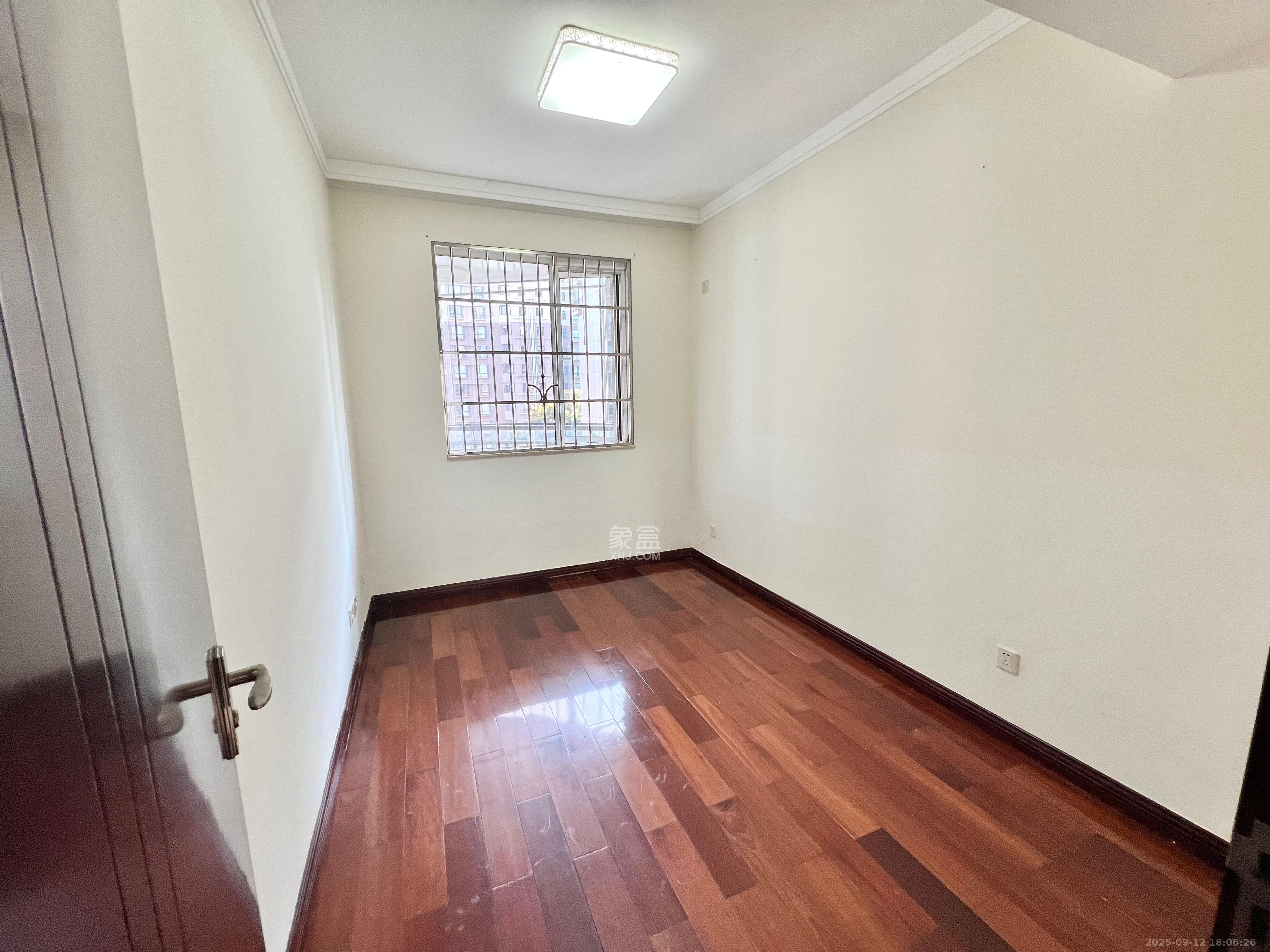 HC新城(建工集团单位房) 3室2厅2卫 2600.0元/月 HC新城(建工集团单位房) 3室2厅2卫 2600.0元/月室内图