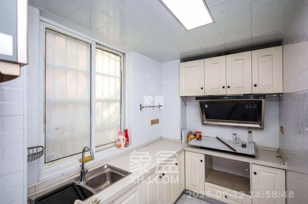 枫雅名苑 2室2厅1卫 2000.0元/月 枫雅名苑 2室2厅1卫 2000.0元/月室内图