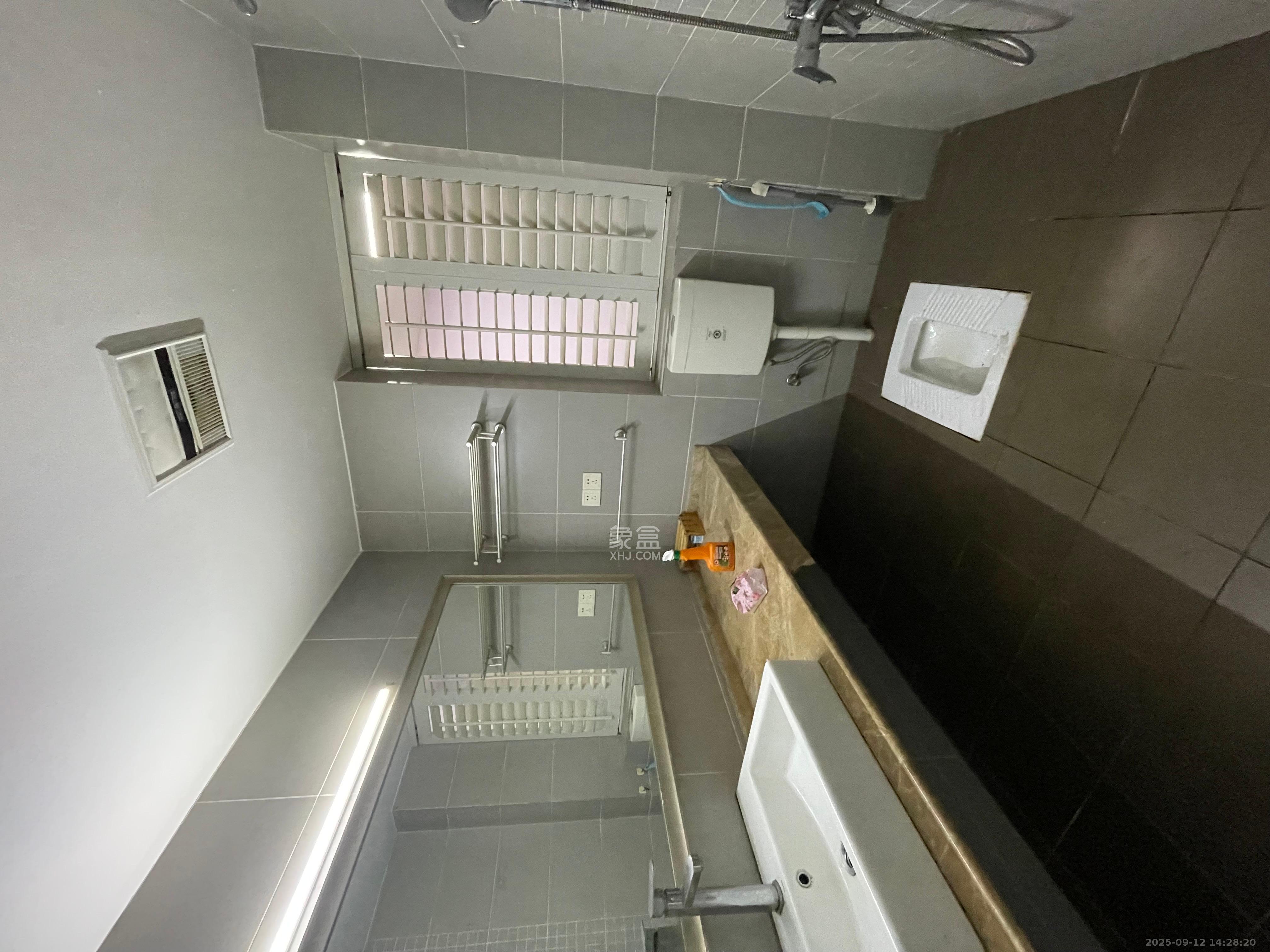 藏珑湖上国际花园  1室2厅2卫    3280.0元/月室内图