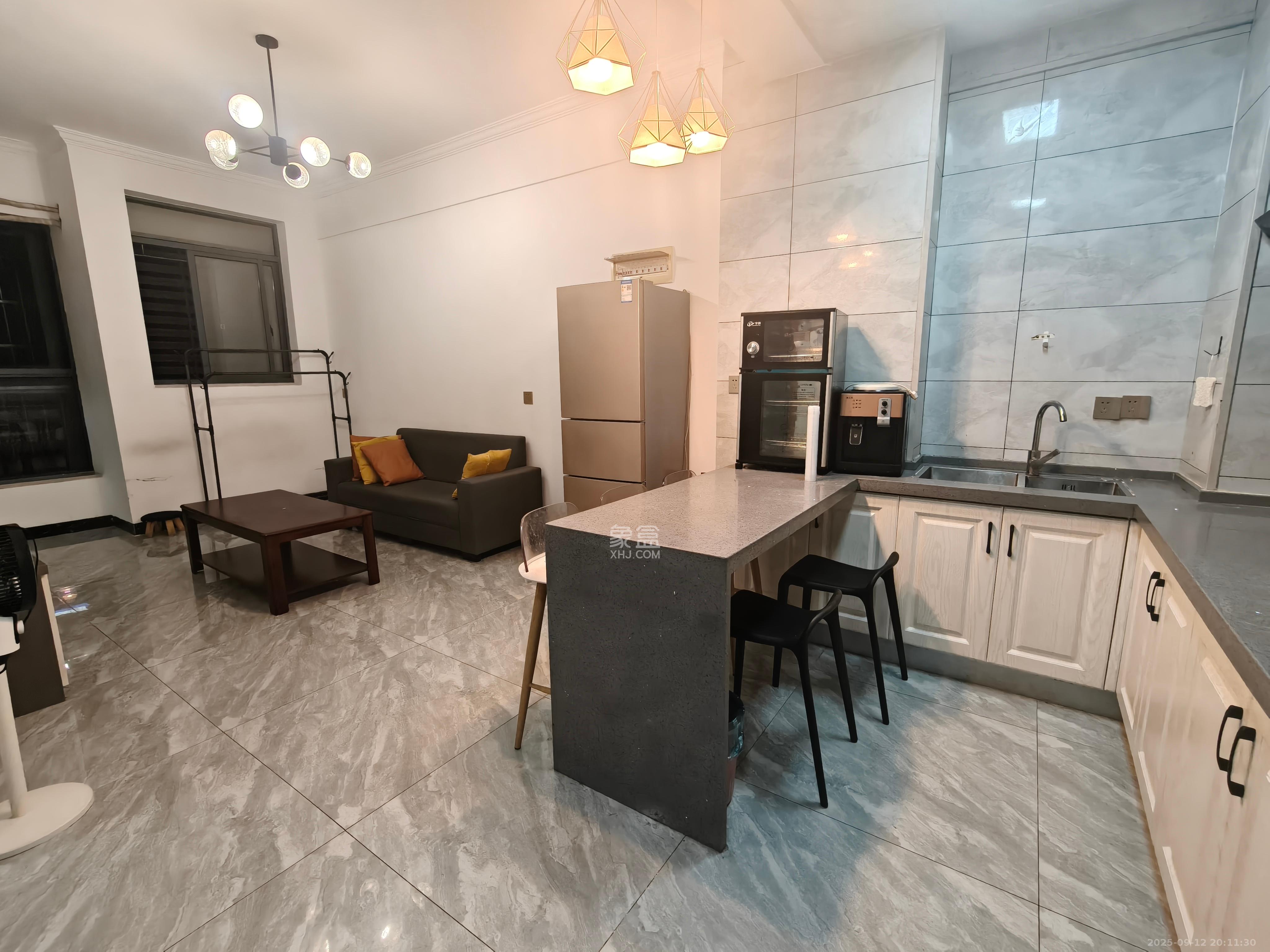 中南国际眼镜城(中伟商业中心)  2室1厅1卫    1800.0元/月 中南国际眼镜城(中伟商业中心)  2室1厅1卫    1800.0元/月