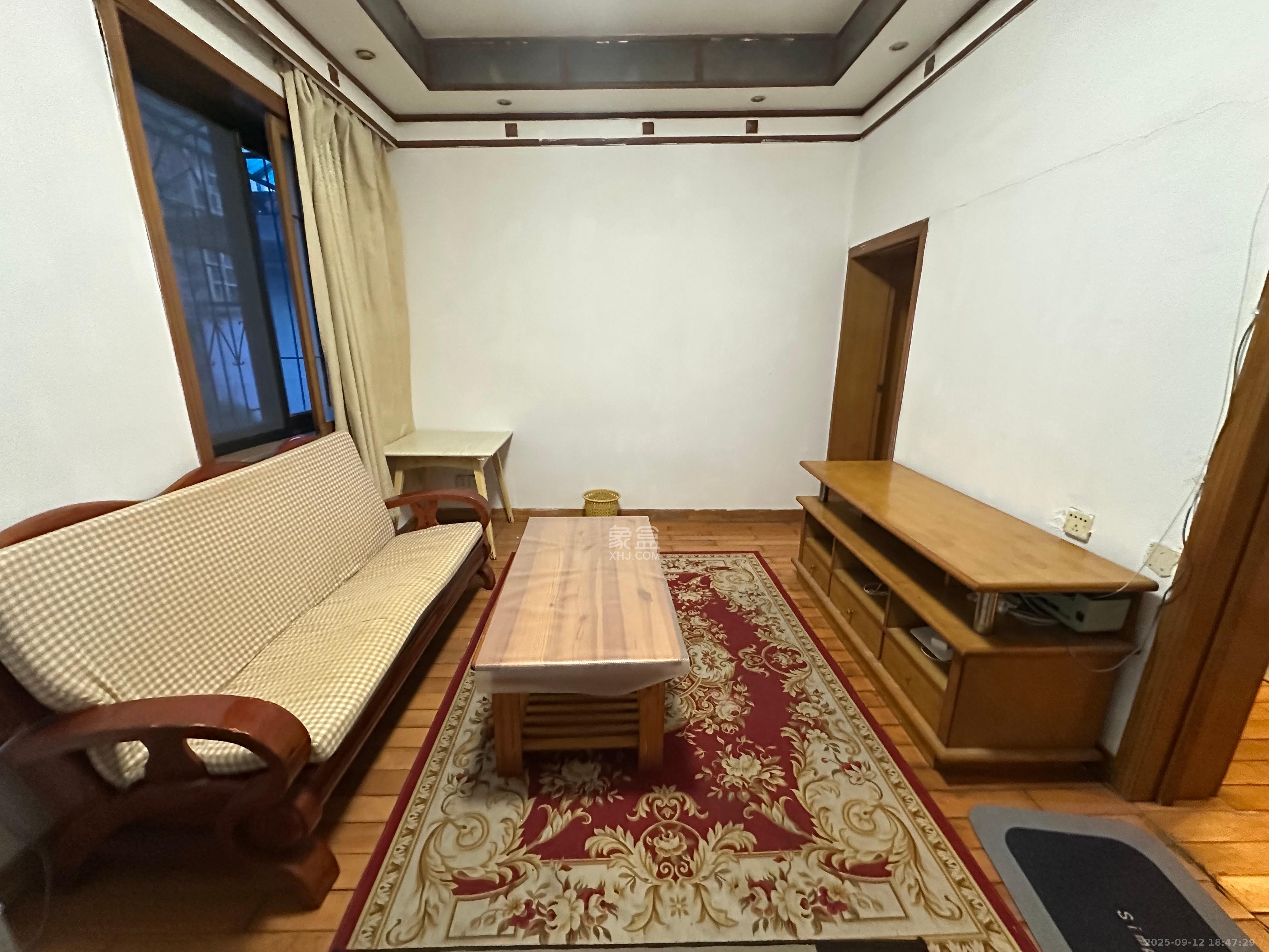 牛婆塘社区 2室1厅1卫 1300.0元/月 牛婆塘社区 2室1厅1卫 1300.0元/月室内图