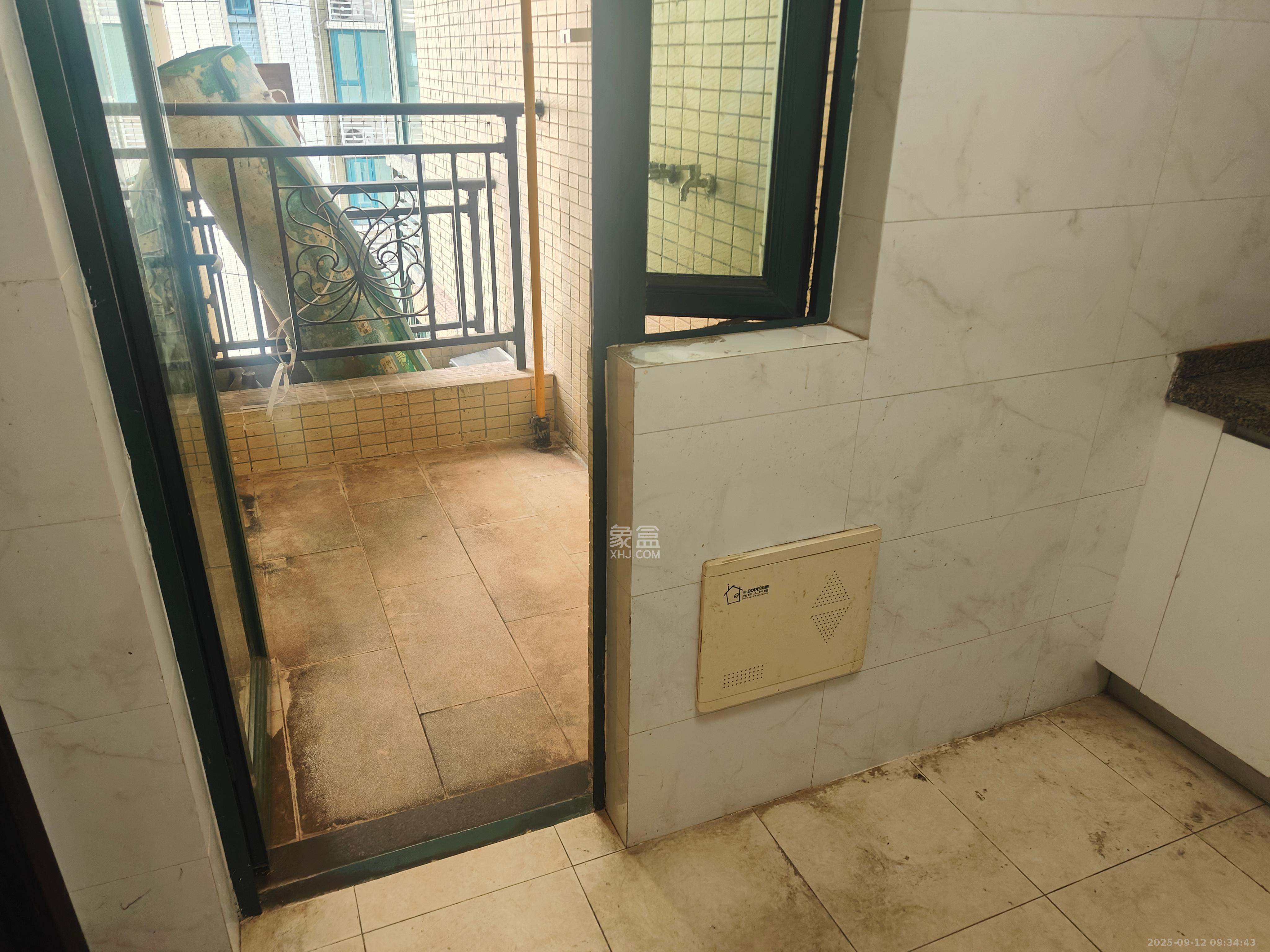 恒大翡翠华庭  2室2厅1卫    2000.0元/月室内图