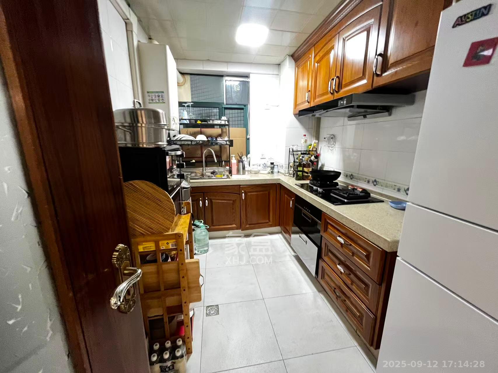 王府花园  4室2厅1卫    4300.0元/月 王府花园  4室2厅1卫    4300.0元/月室内图