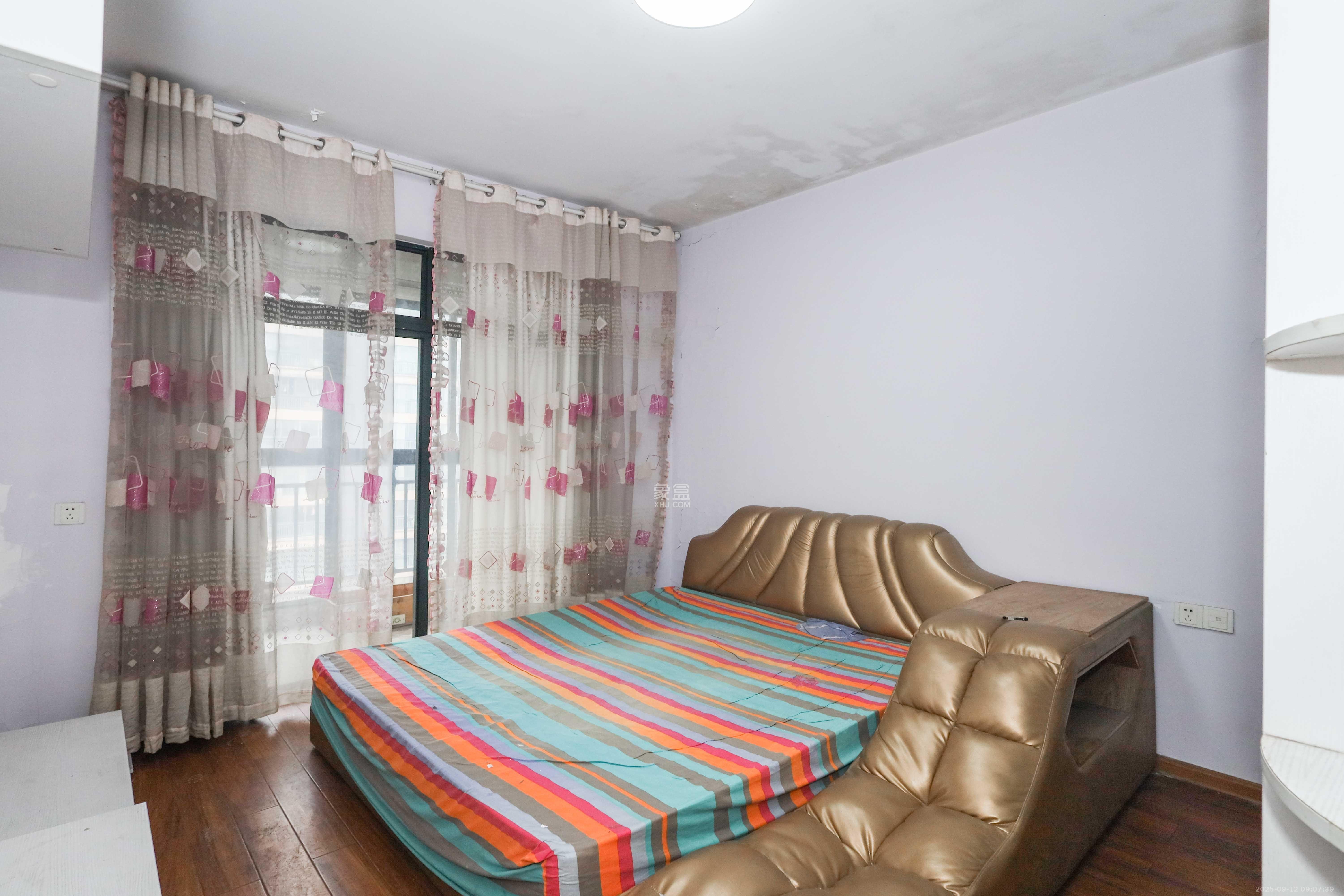 麓谷公馆（涉外国际公馆）  3室2厅2卫    2400.0元/月室内图