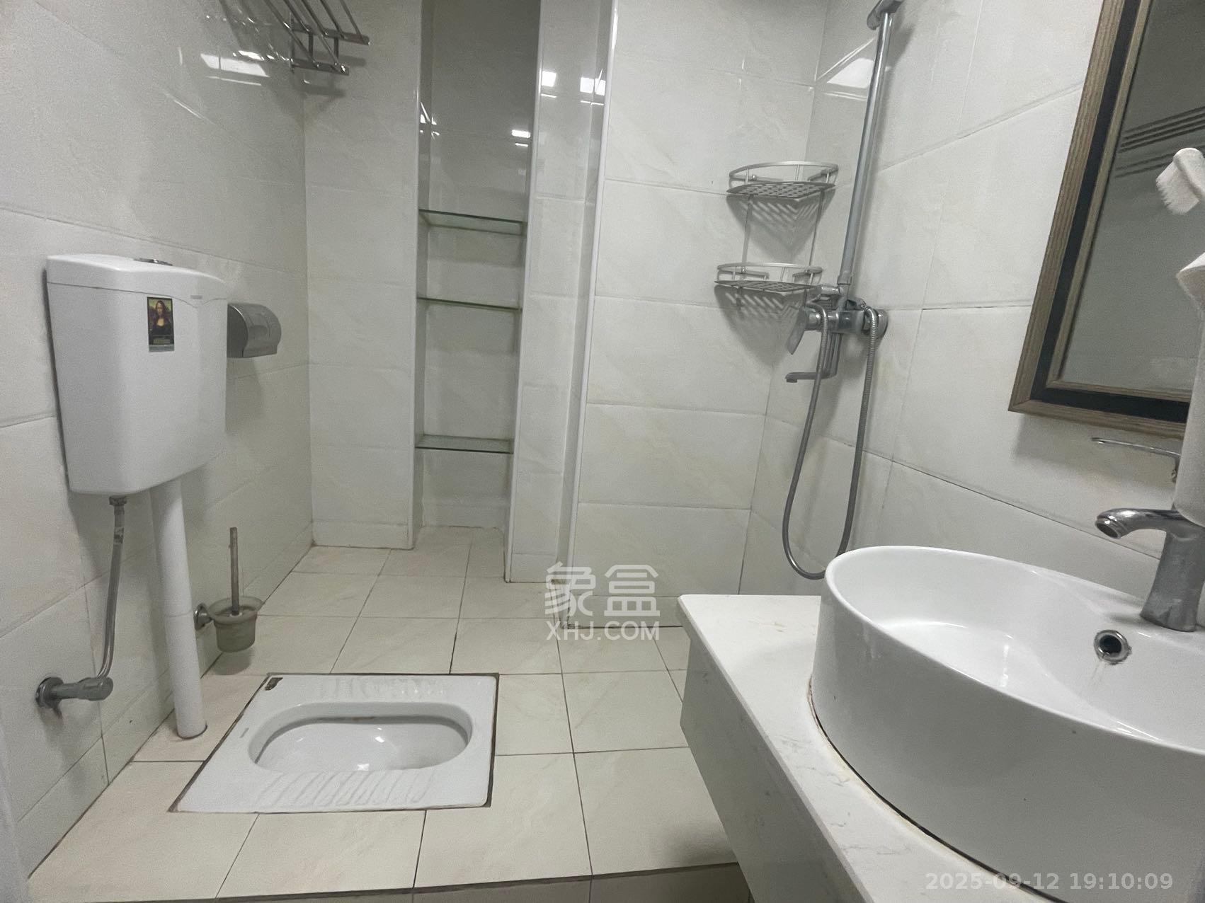 第六都(陆都小区) 1室1厅1卫 1650.0元/月 第六都(陆都小区) 1室1厅1卫 1650.0元/月室内图