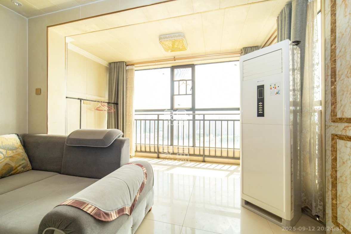 悦湖山 4室2厅2卫 69.8万 悦湖山 4室2厅2卫 69.8万阳台