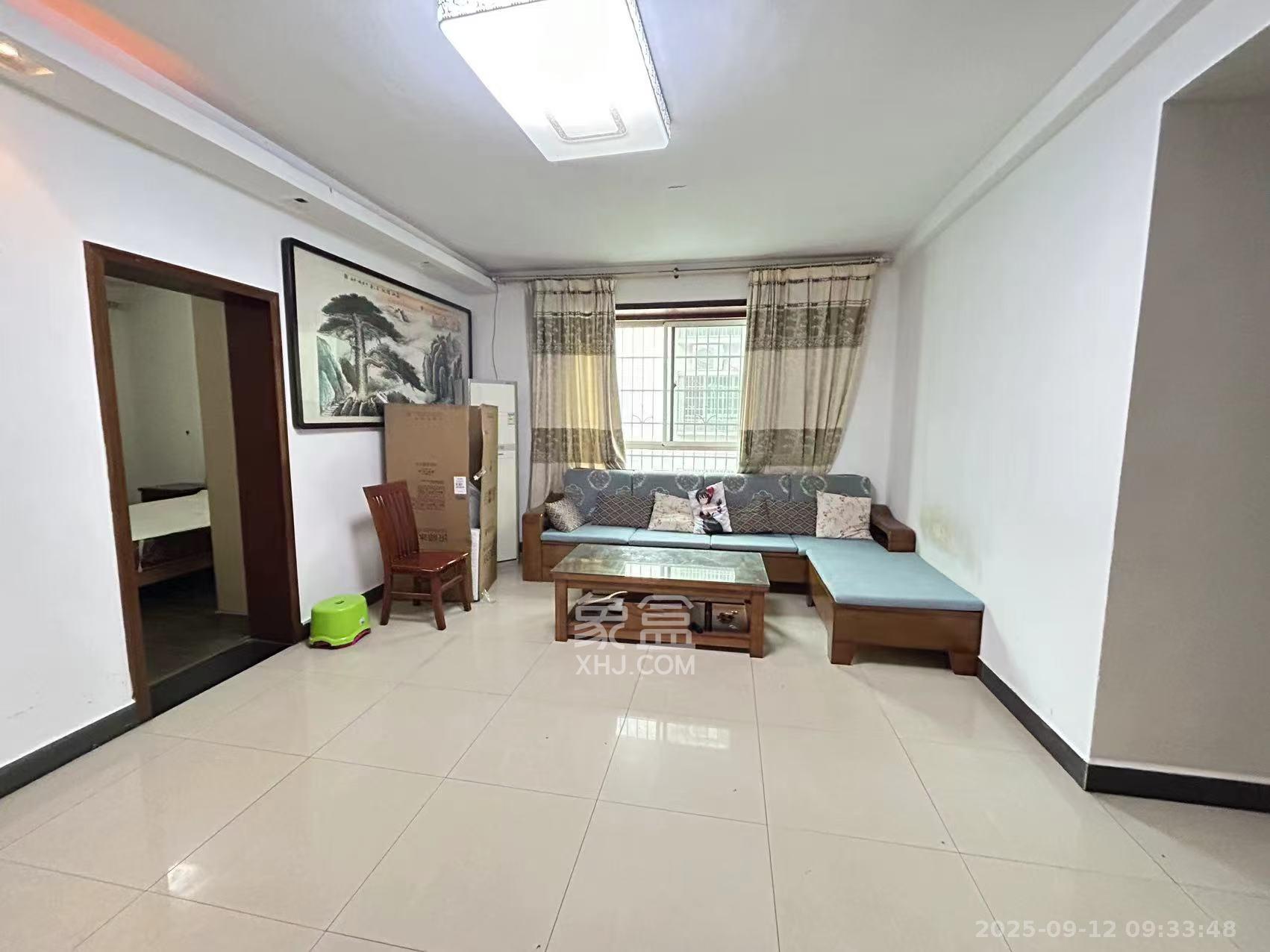 中南汽车世界 3室2厅2卫 1500.0元/月 中南汽车世界 3室2厅2卫 1500.0元/月室内图