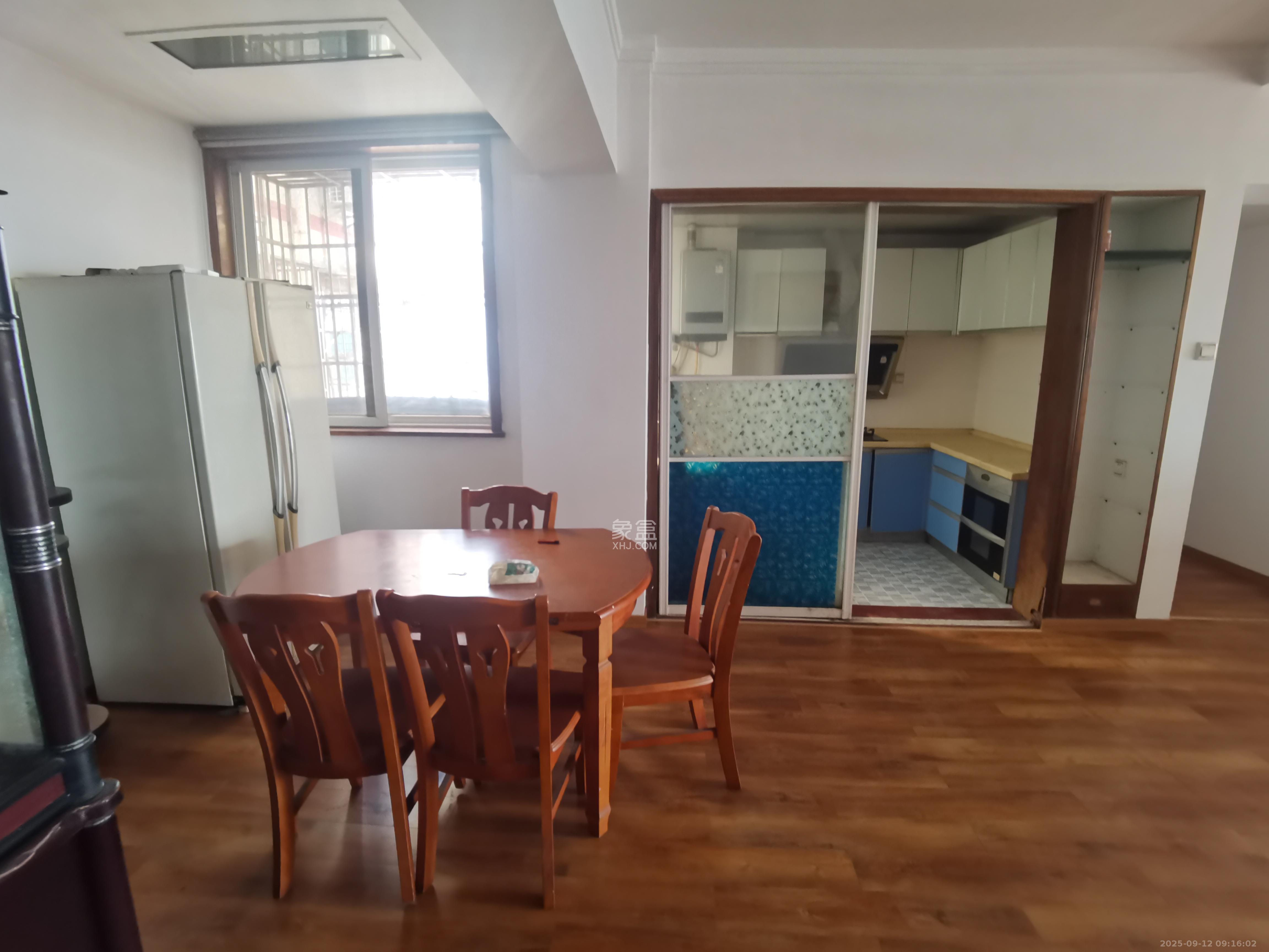 开源鑫阁  3室2厅2卫    2000.0元/月室内图